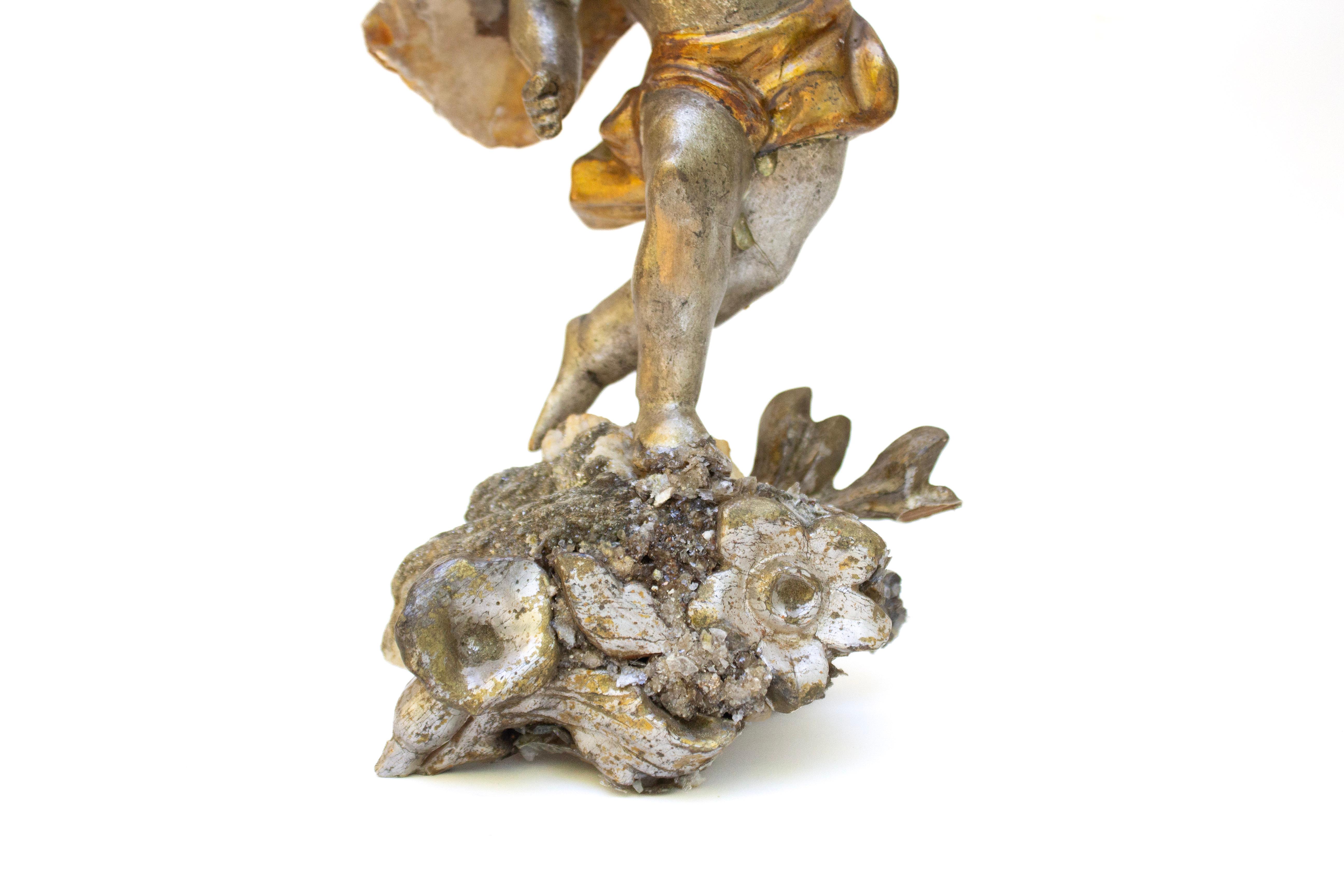 Coppia di angeli in foglia d'argento del XVIII secolo con ali in mica e basi in mica in vendita 1