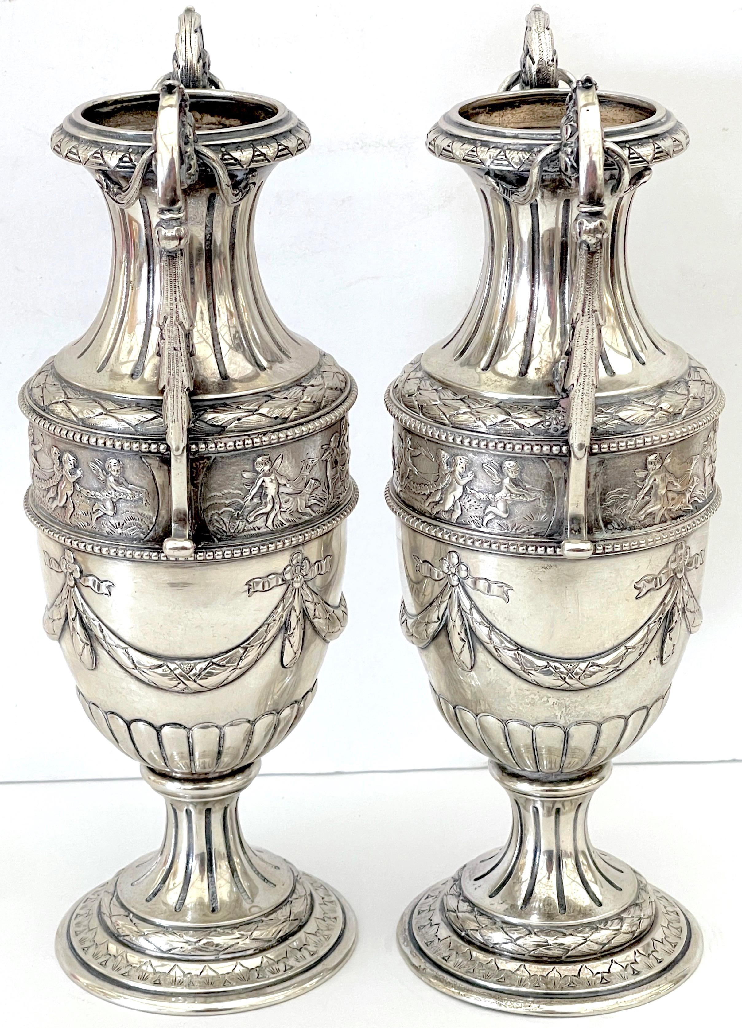 Paar italienische neoklassizistische italienische Silbervasen aus dem 18. Jahrhundert, im Louis-XVI.-Stil  im Angebot 3