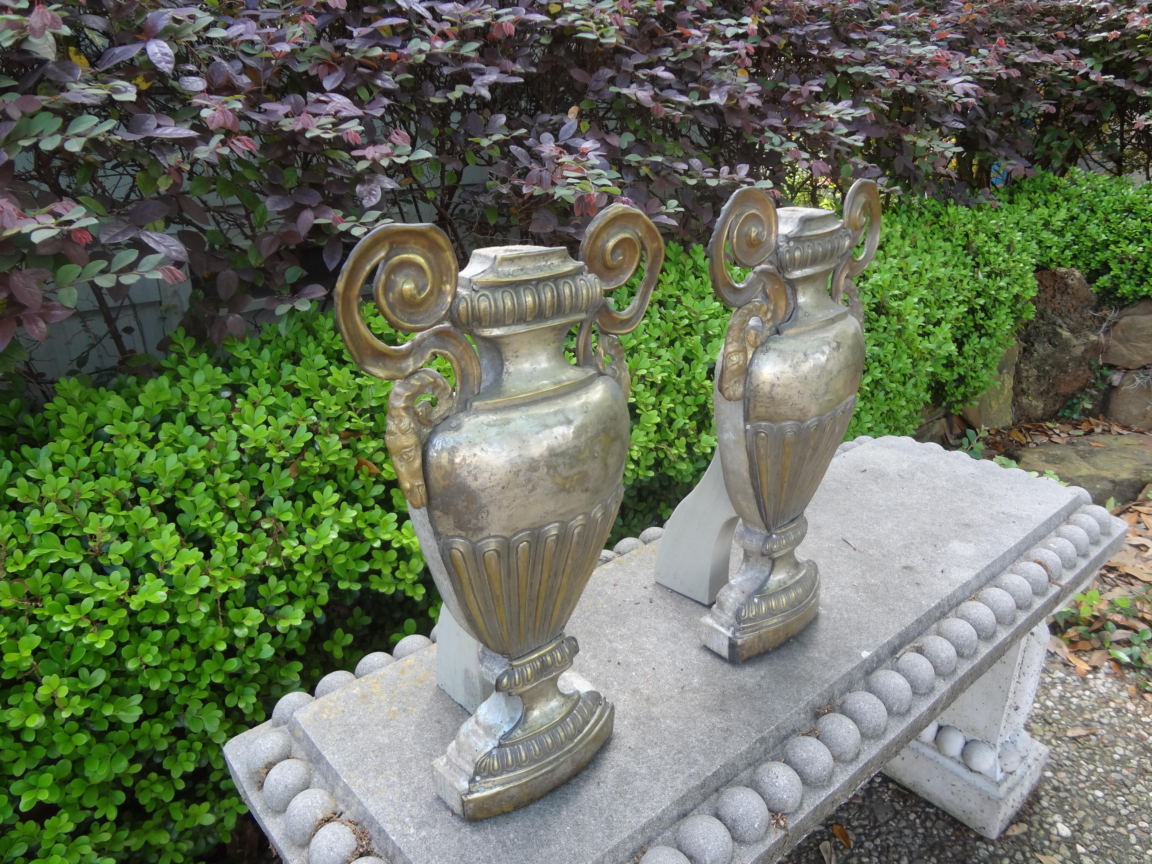 Pair of 18th Century Italian Neoclassical Style Silver Urns or Porta Palmas For Sale 1