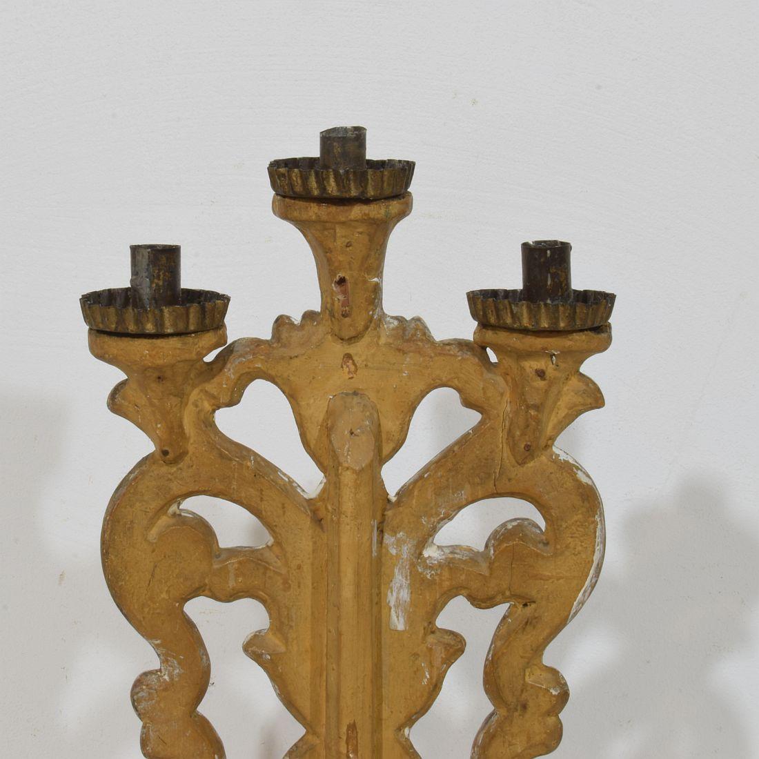 Pair of 18th Century Italian Silvered Wooden Baroque Candleholders im Angebot 5