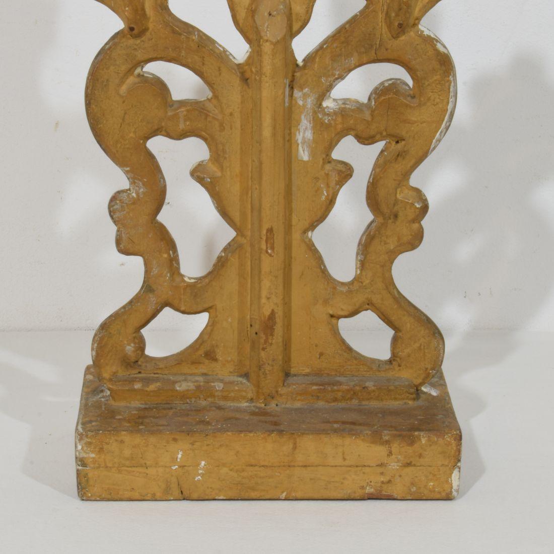 Pair of 18th Century Italian Silvered Wooden Baroque Candleholders im Angebot 6