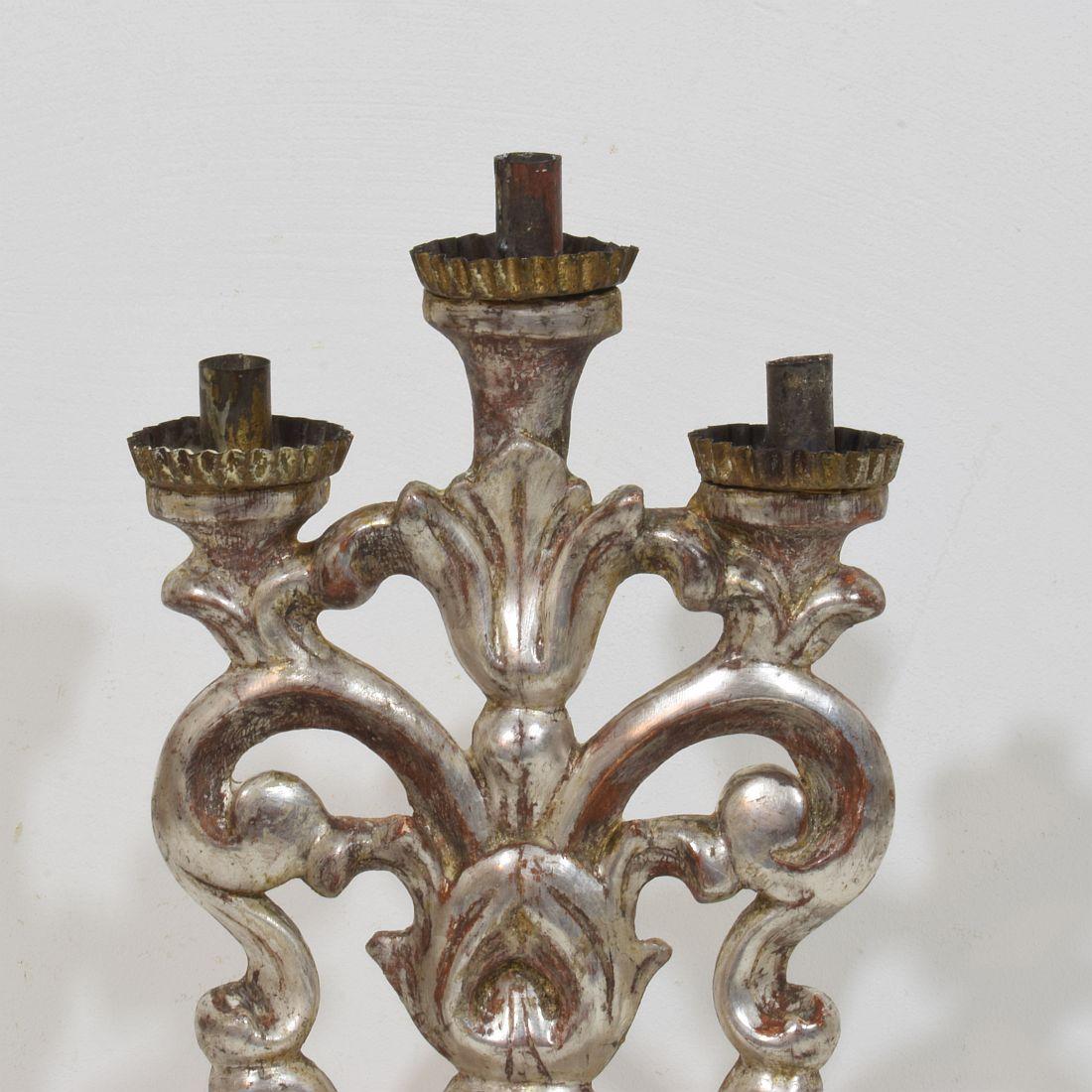 Pair of 18th Century Italian Silvered Wooden Baroque Candleholders im Angebot 8