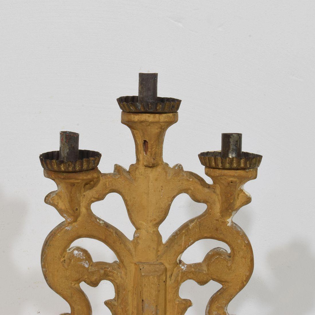 Pair of 18th Century Italian Silvered Wooden Baroque Candleholders im Angebot 10