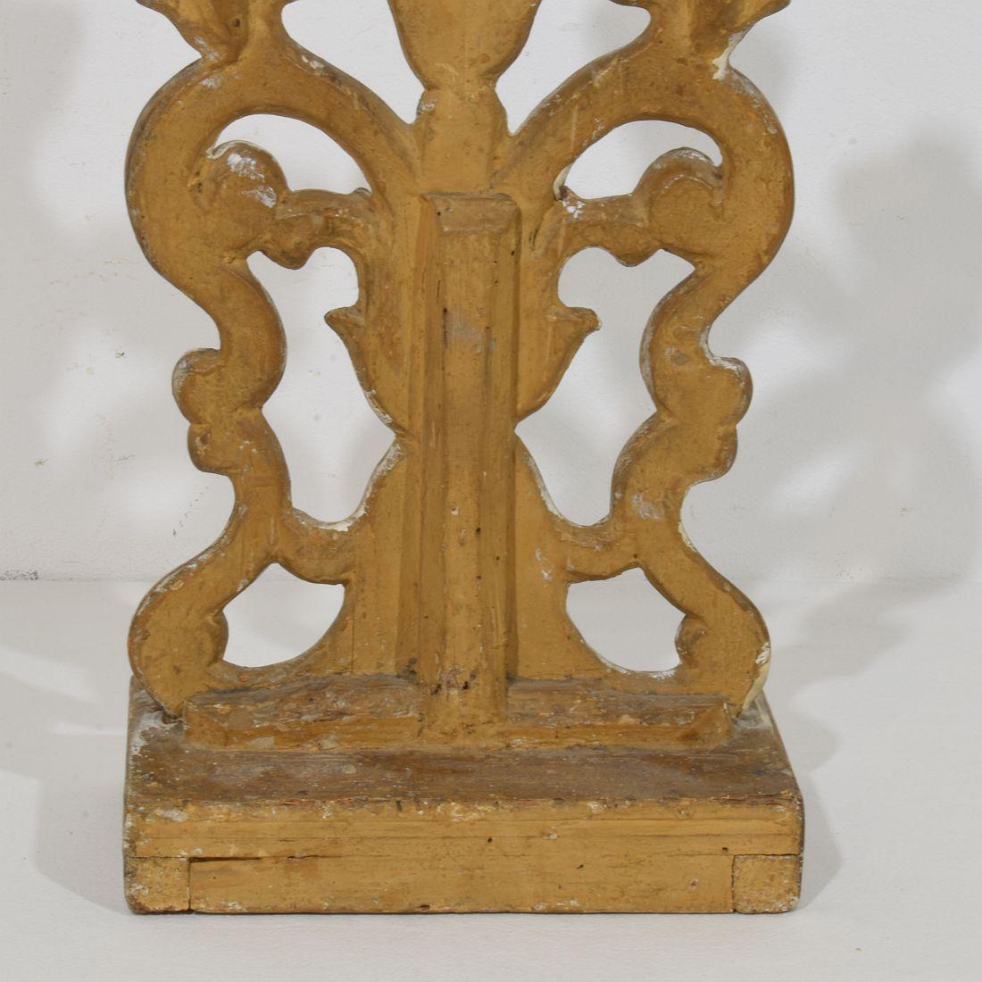 Paar italienische versilberte Barock-Kerzenhalter aus Holz aus dem 18. im Angebot 12