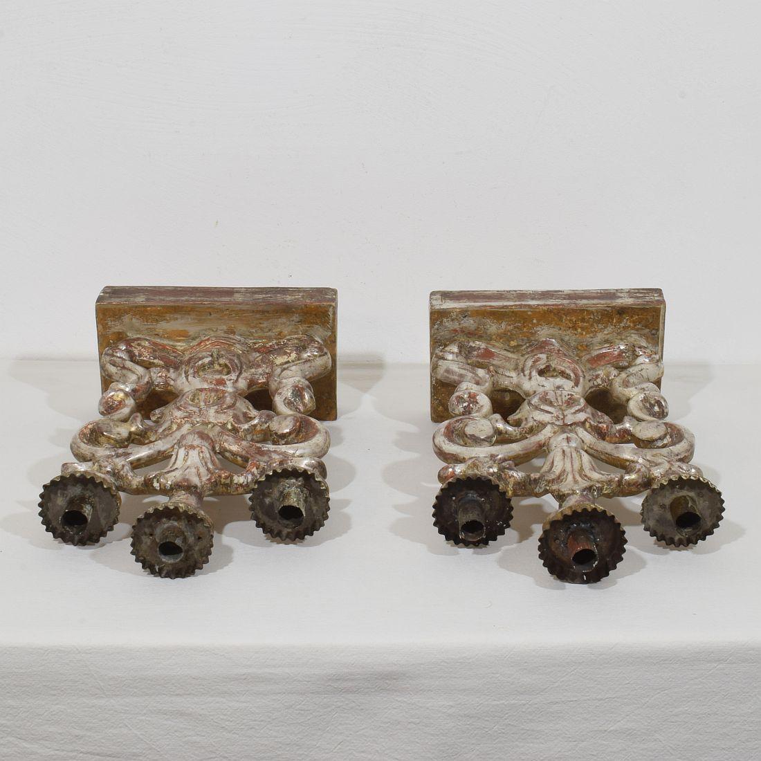 Pair of 18th Century Italian Silvered Wooden Baroque Candleholders im Angebot 11