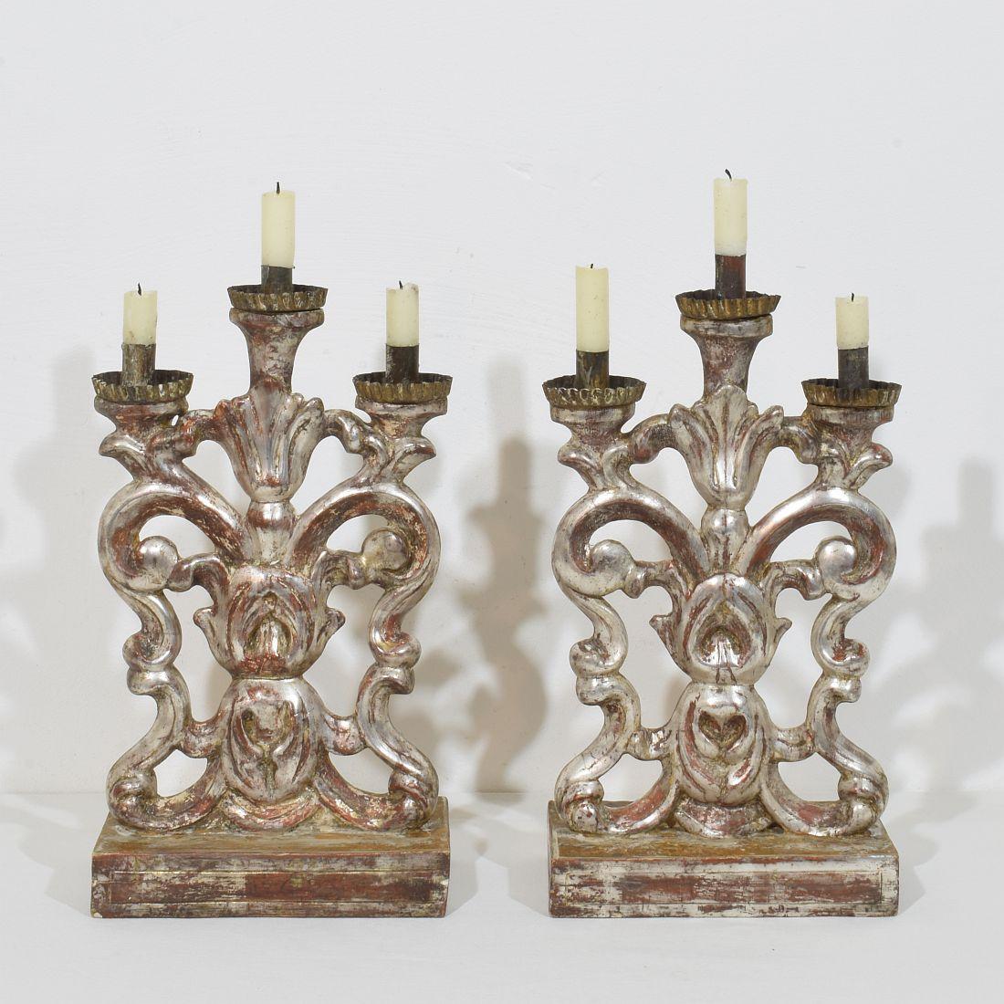 Pair of 18th Century Italian Silvered Wooden Baroque Candleholders (Barock) im Angebot