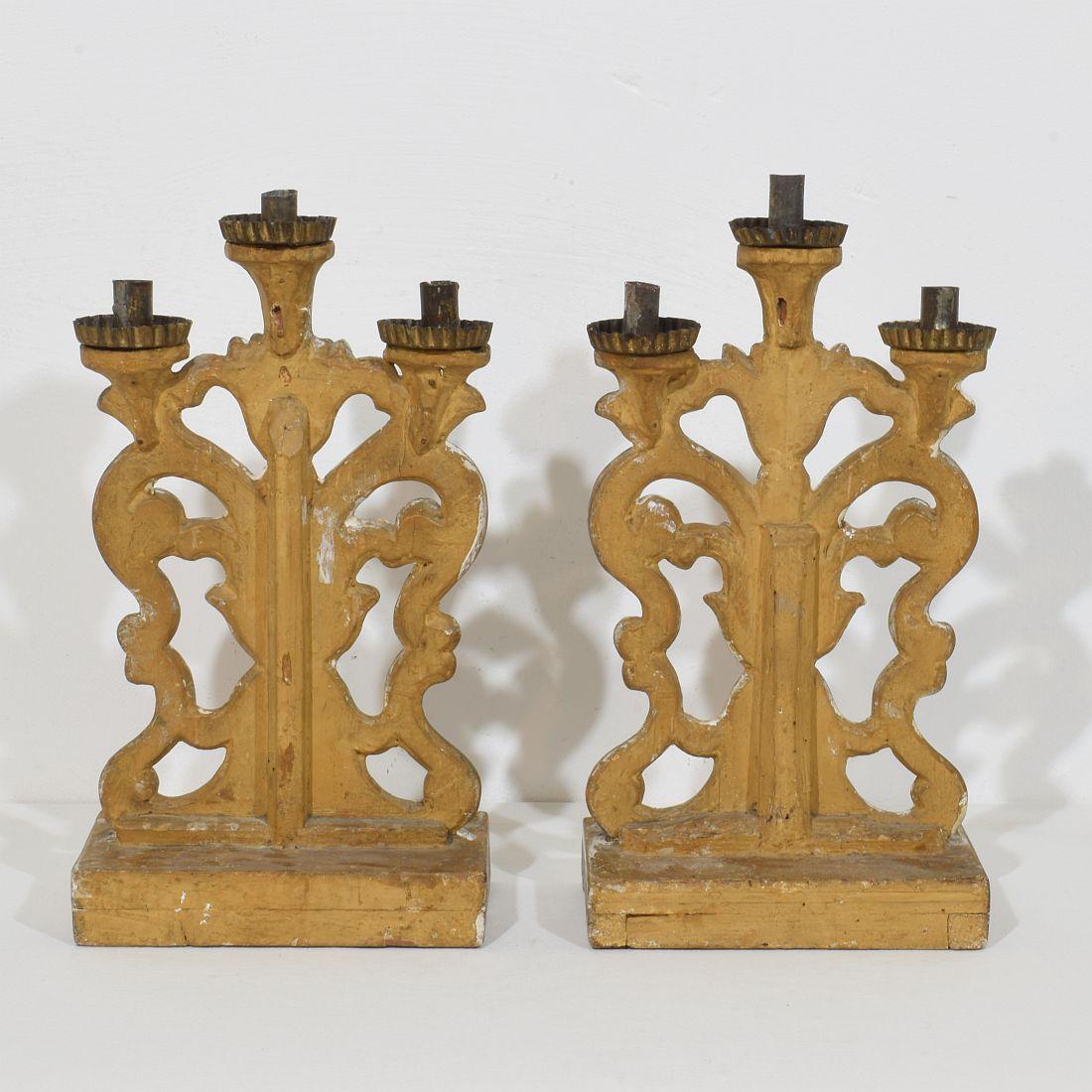 Pair of 18th Century Italian Silvered Wooden Baroque Candleholders (Holz) im Angebot