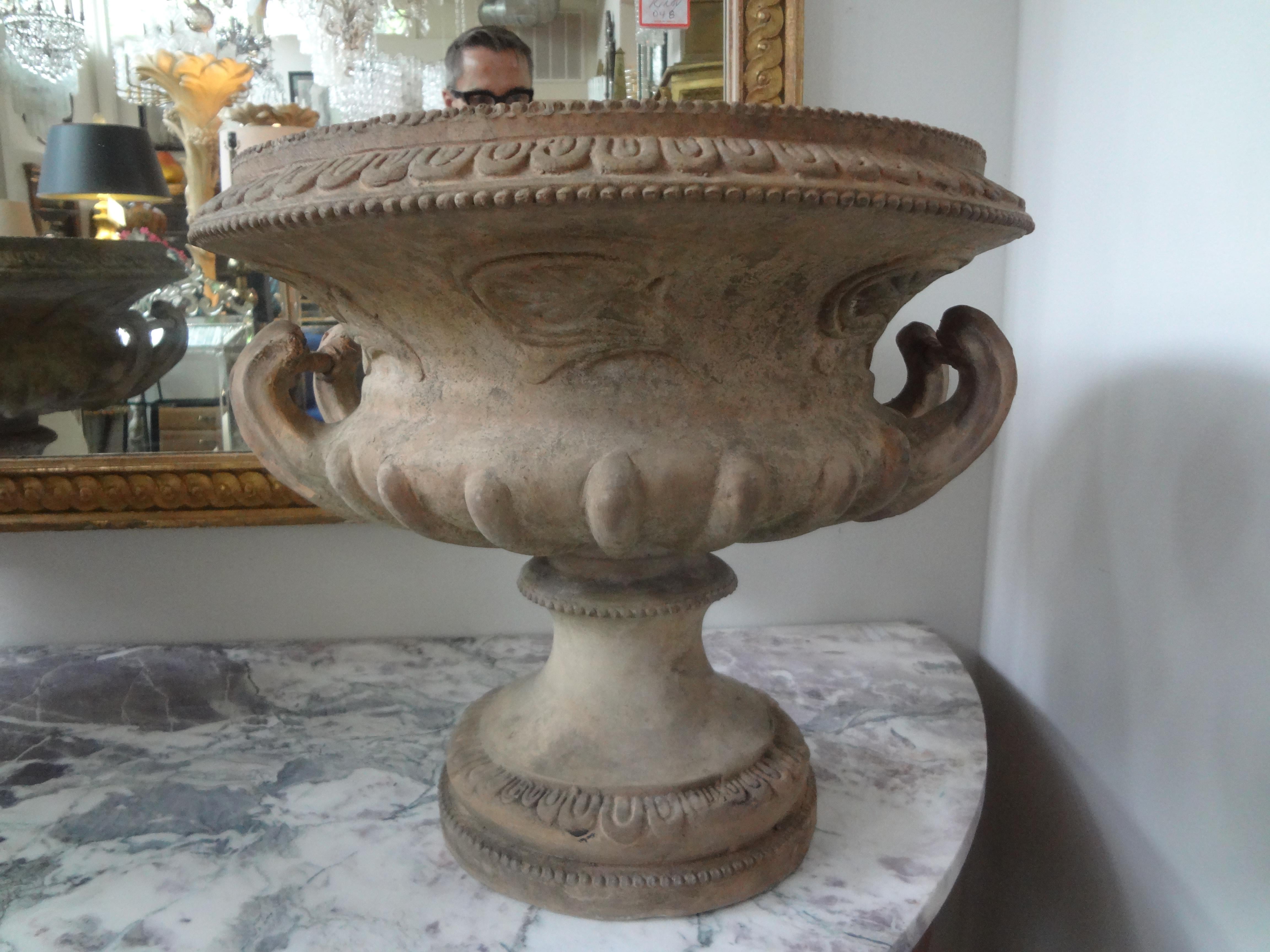 Pair of 18th Century Italian Terracotta Urns For Sale 5