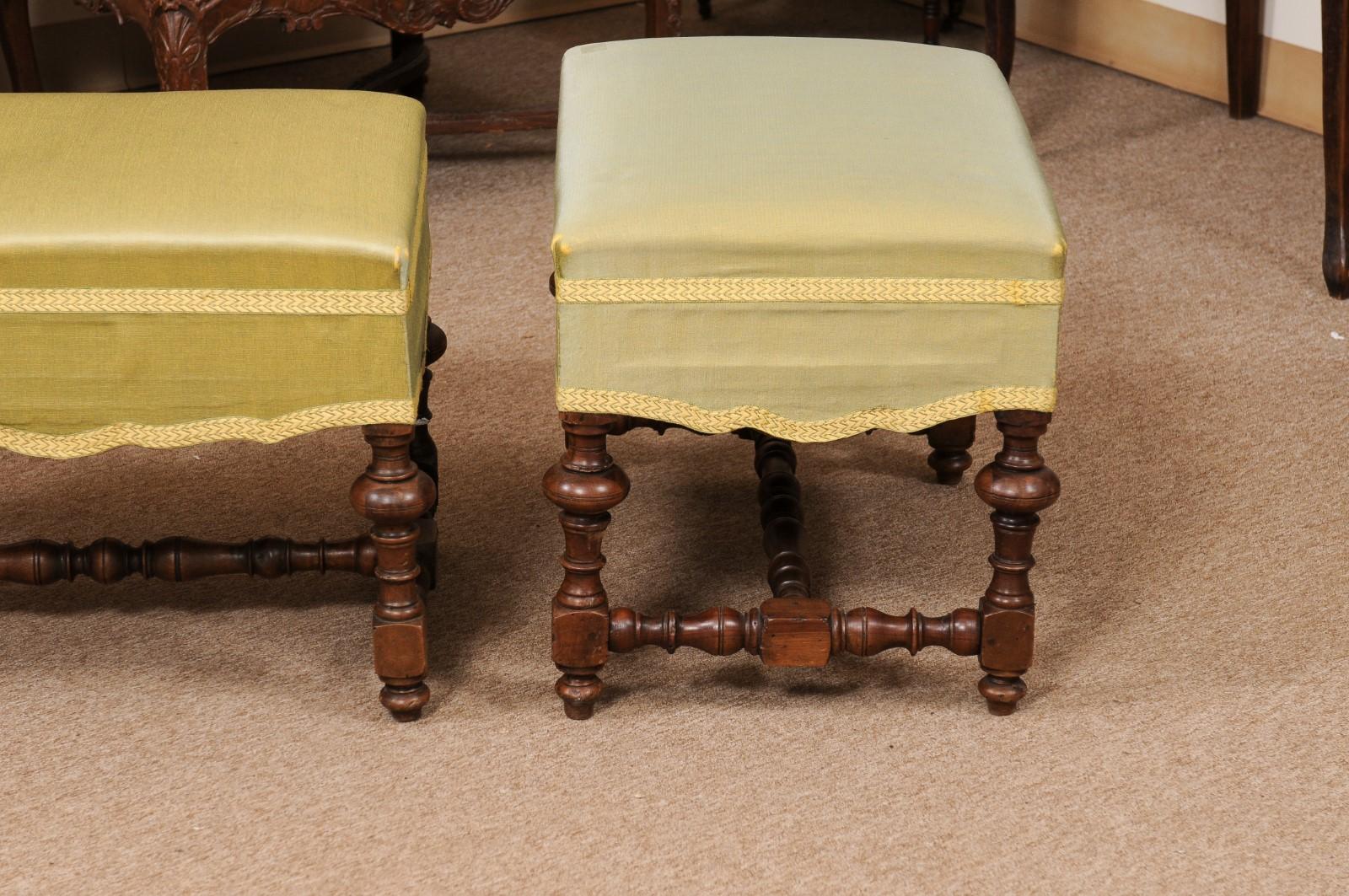  Pair of 18th Century Italian Tuscan Walnut Benches with Turned Legs and Stretch In Good Condition In Atlanta, GA