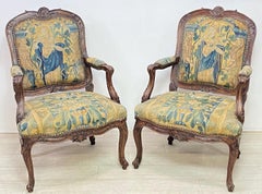 Paire de fauteuils en noyer italiens du XVIIIe siècle, vers 1750