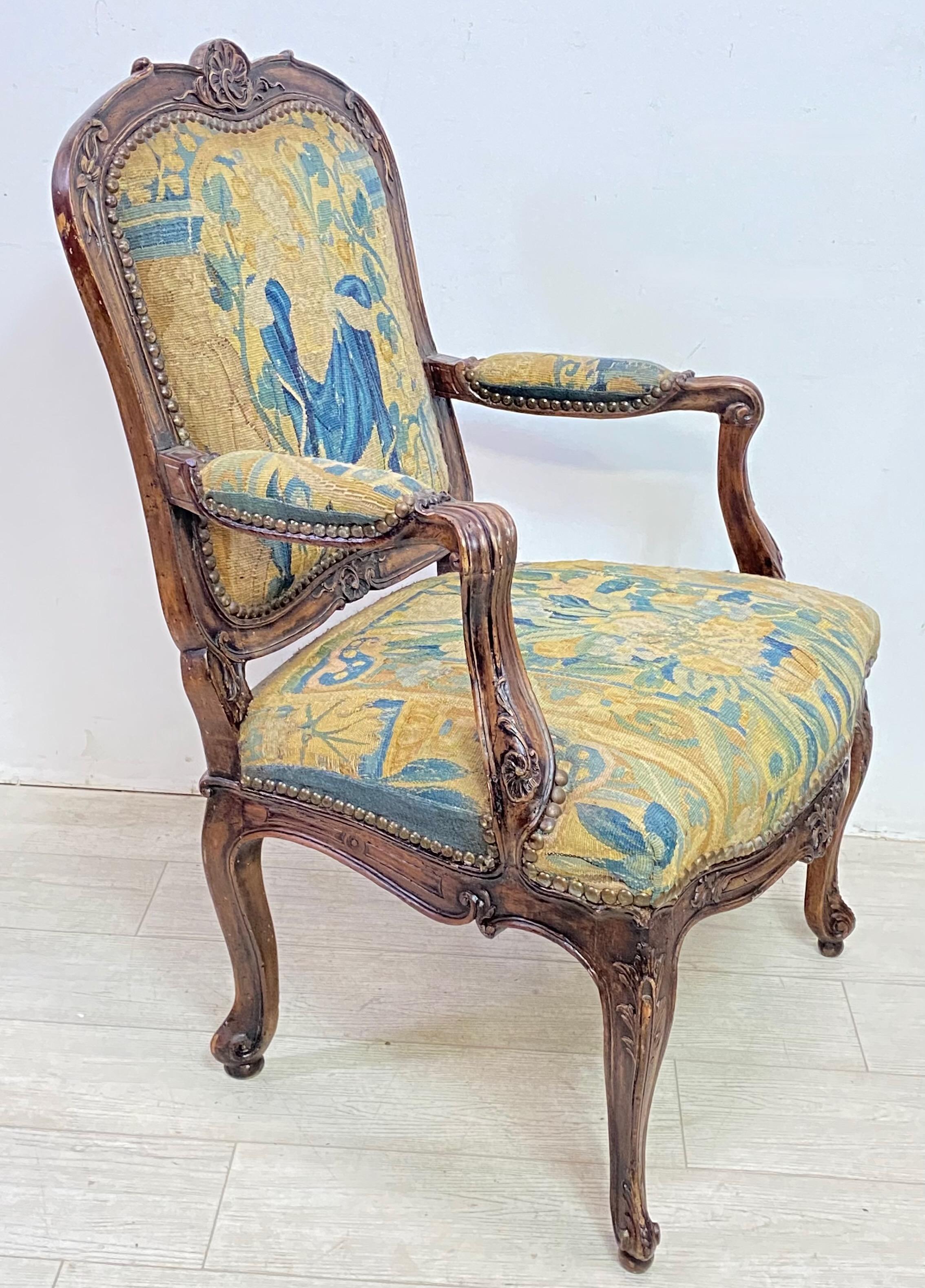 Pair of 18th Century Italian Walnut Armchairs, Circa 1750 For Sale 1