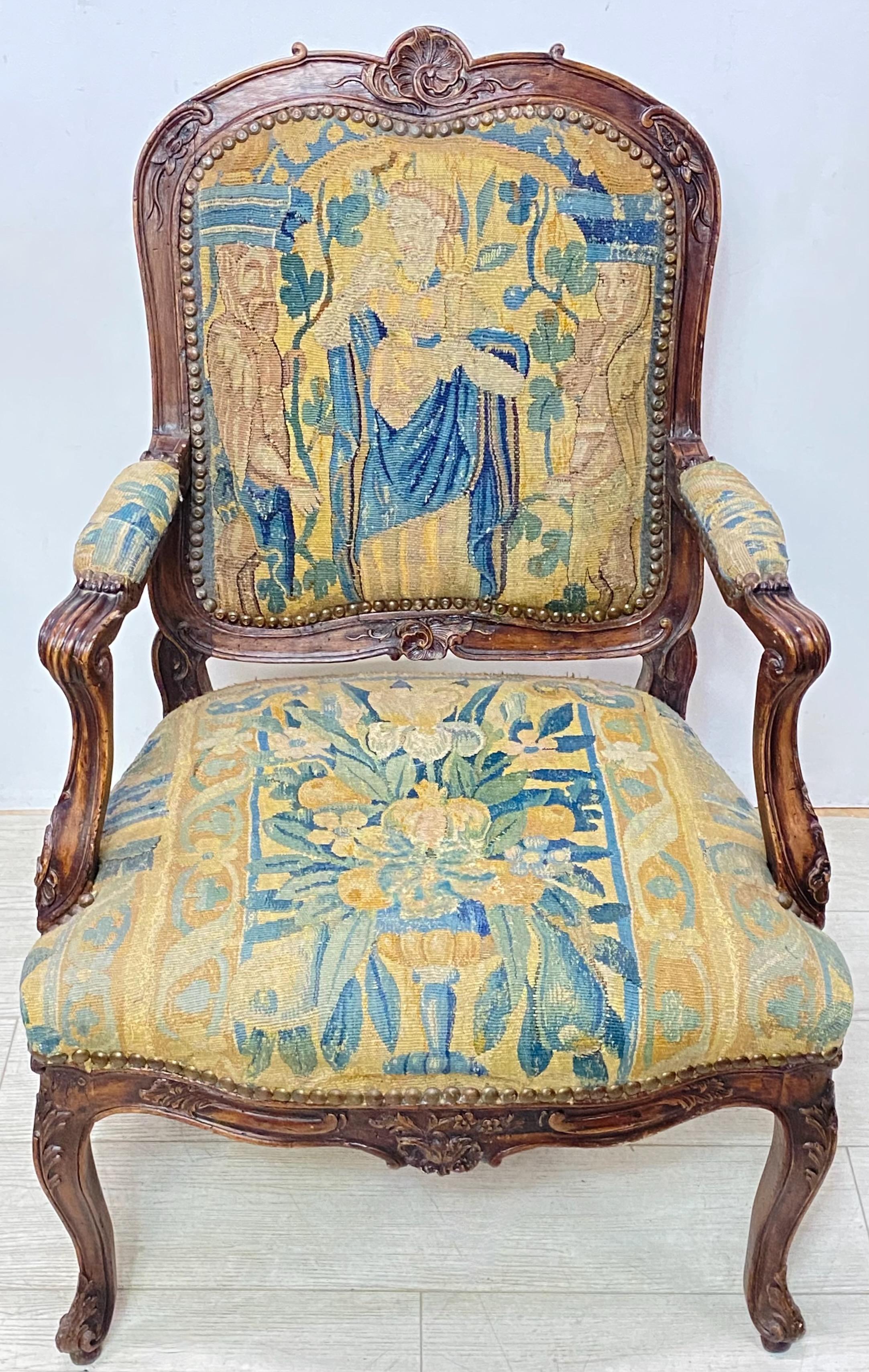 Pair of 18th Century Italian Walnut Armchairs, Circa 1750 For Sale 2