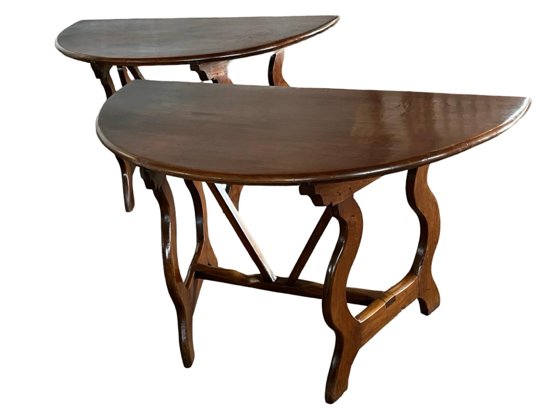 Pair of 18th Century Italian Walnut Demi Lune Consoles With Lyre Legs In Good Condition For Sale In Viterbo, VT