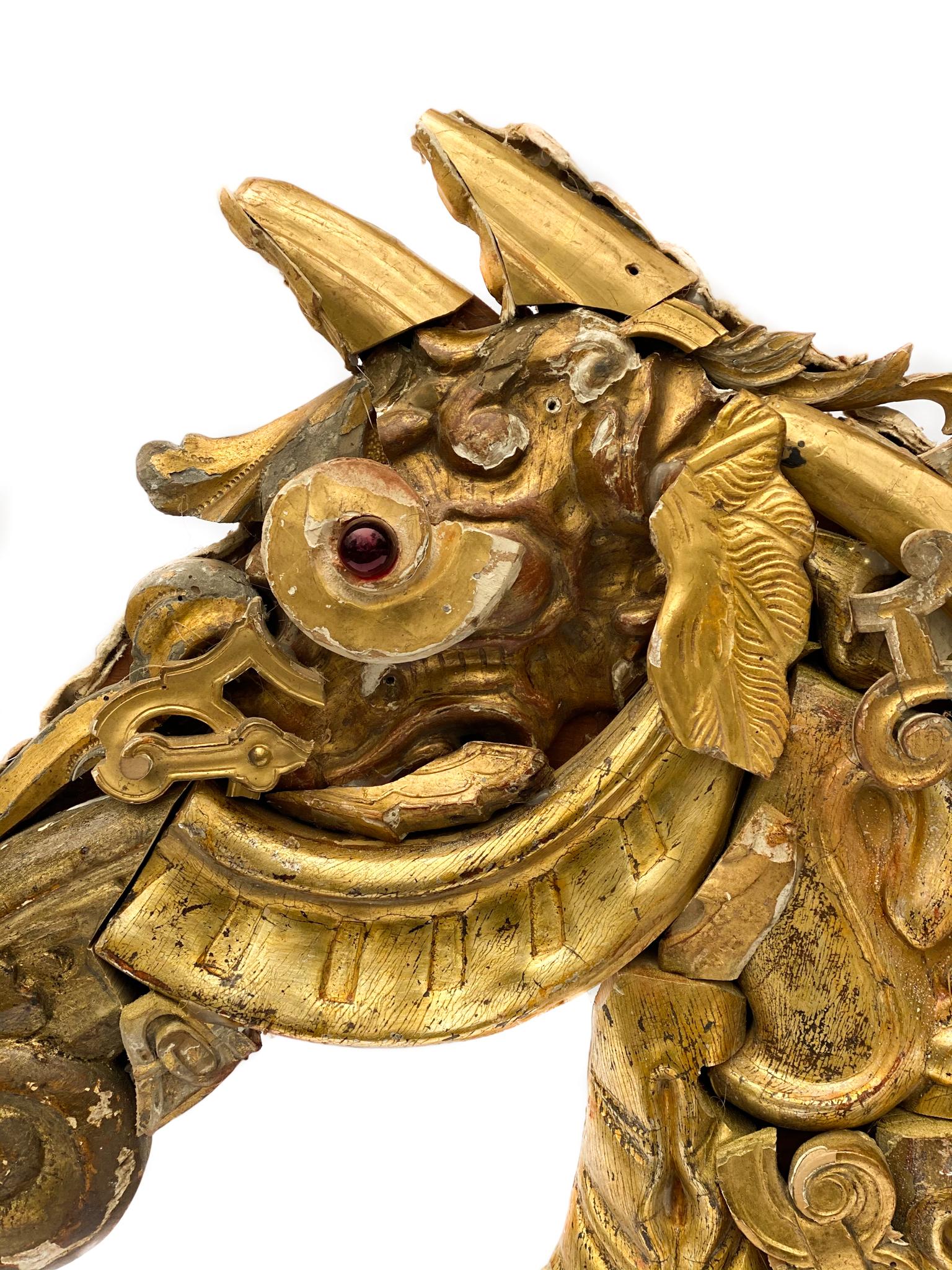 Hand-Carved Pair of 18th Century Italian Water-Gilt Fragment Horse Head Sculptures For Sale