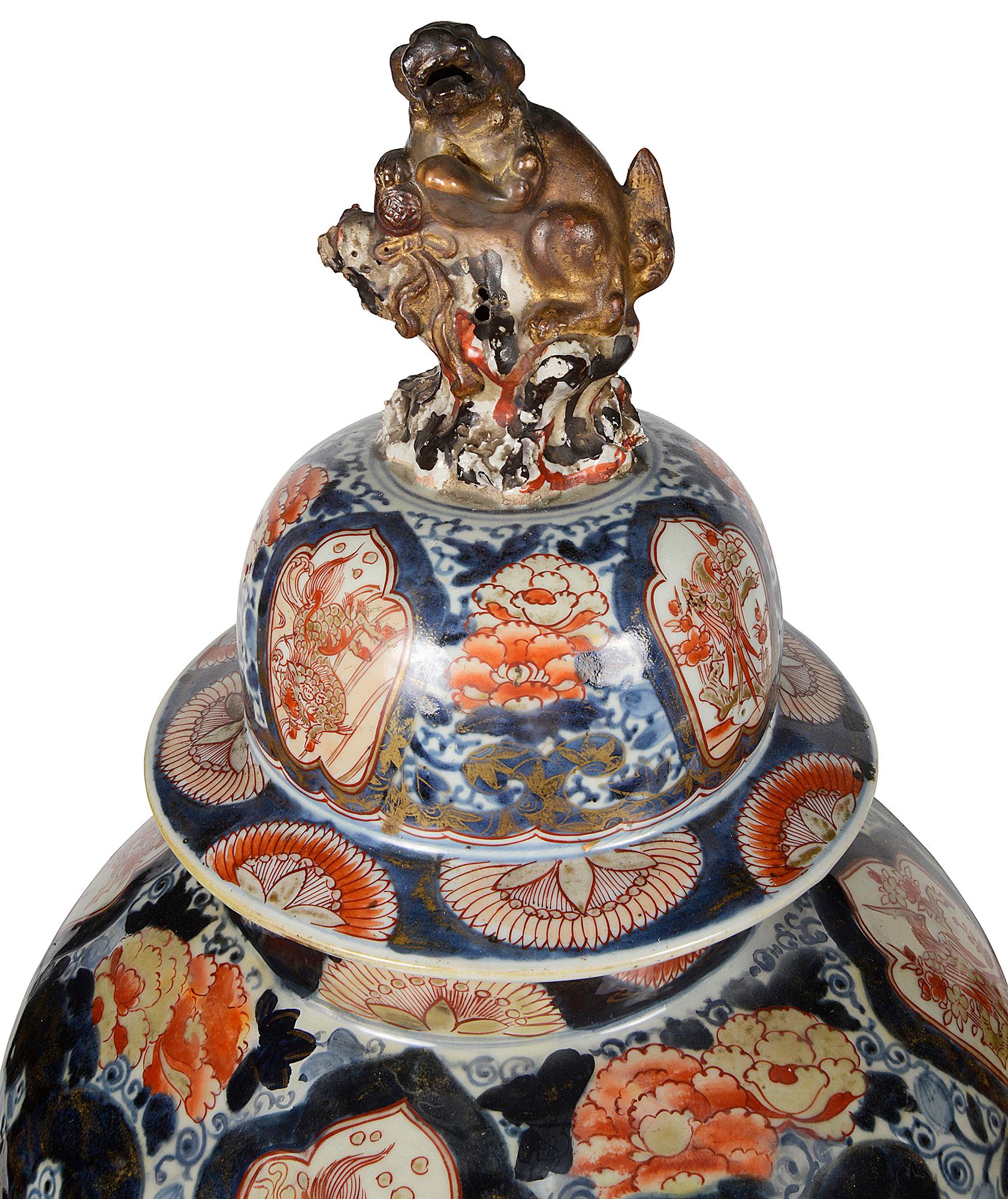 Hand-Painted Pair of 18th Century Japanese Imari Lidded Vases For Sale