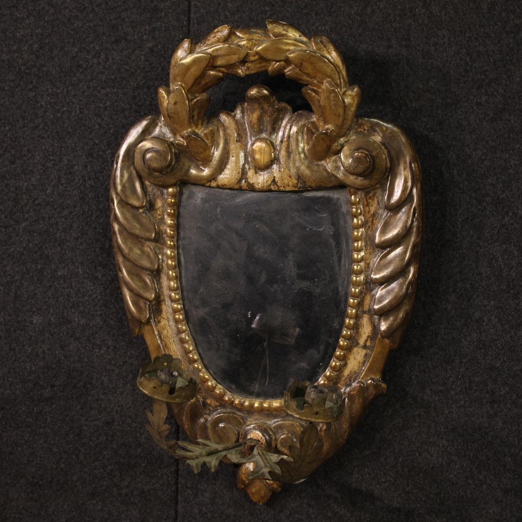 Doré Paire d'appliques italiennes du XVIIIe siècle en bois laqué et doré de style Louis XV en vente
