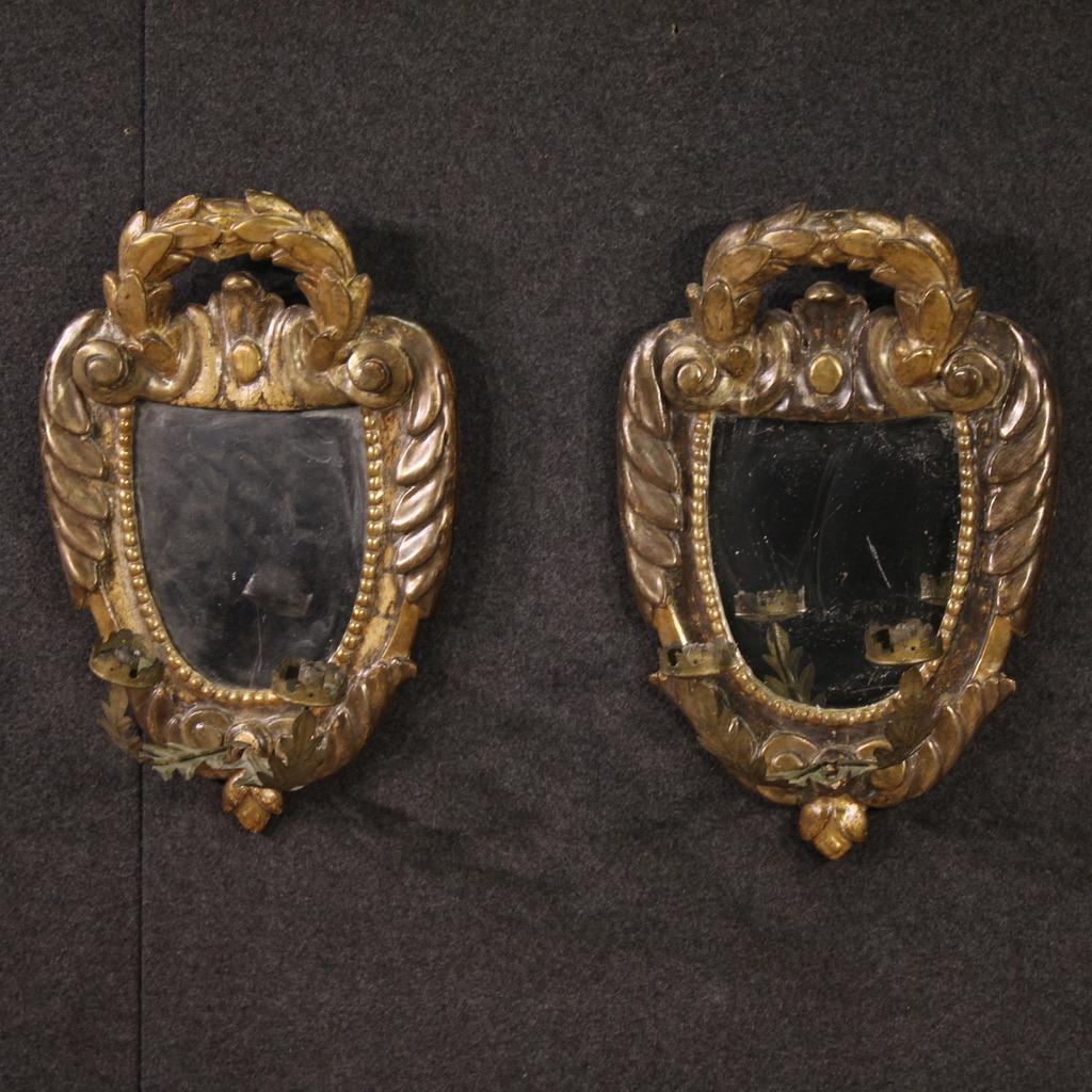 Fin du XVIIIe siècle Paire d'appliques italiennes du XVIIIe siècle en bois laqué et doré de style Louis XV en vente
