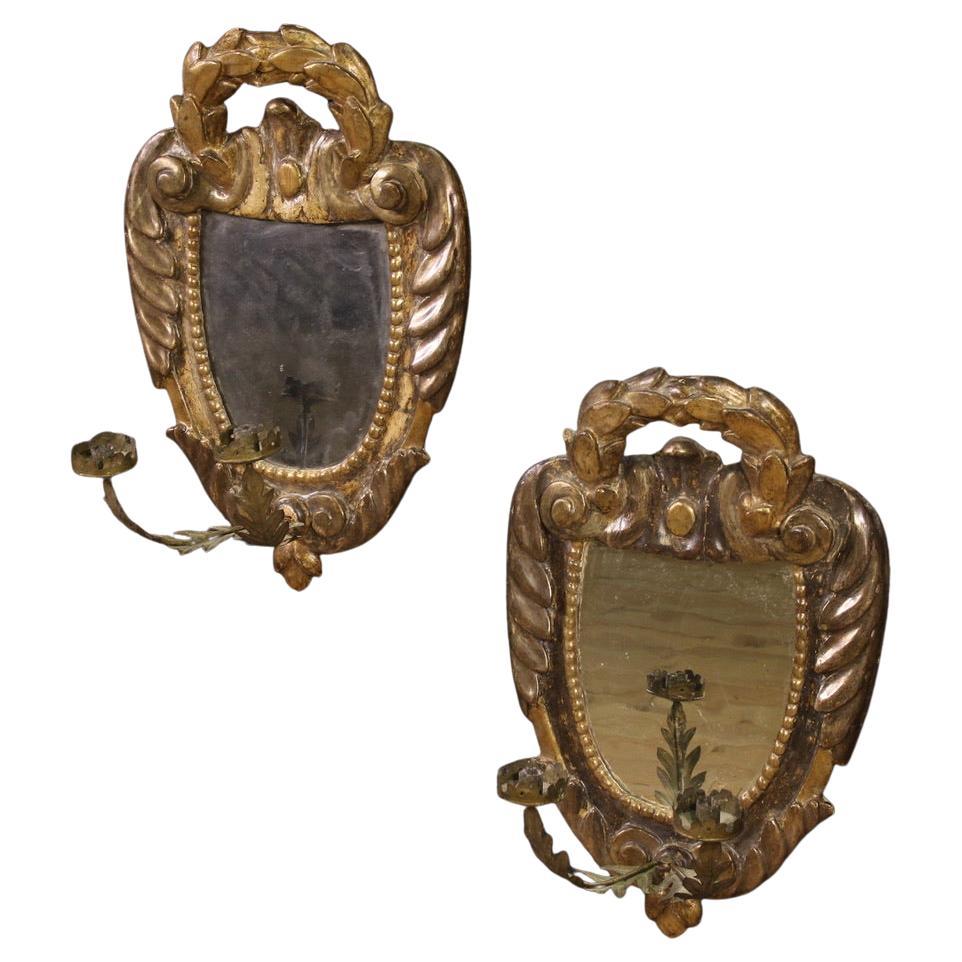 Coppia di applique italiane del XVIII secolo in legno laccato e dorato in stile Luigi XV