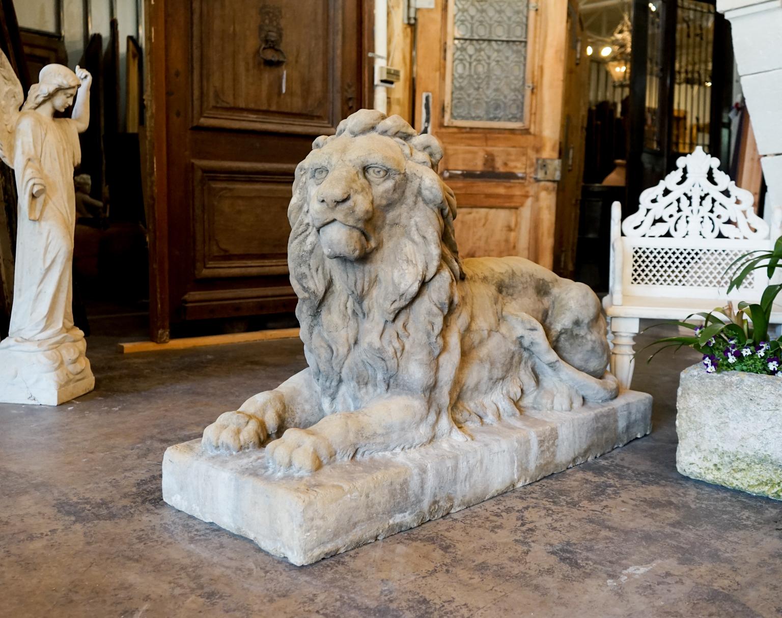 Italian Pair of 18th Century Limestone Lions For Sale