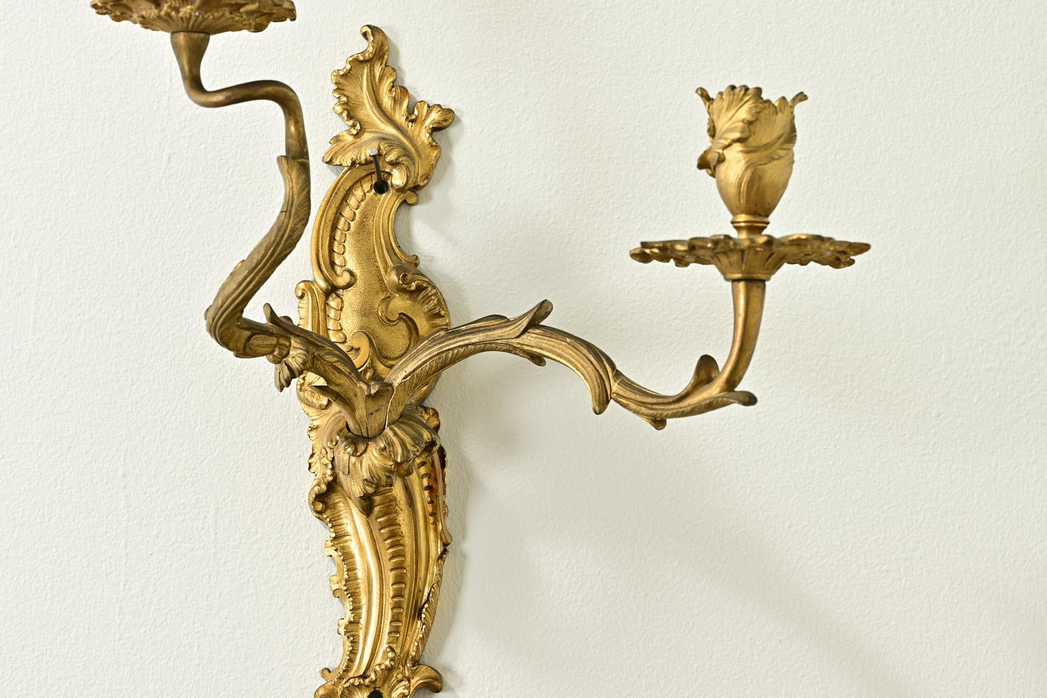Pair of 18th Century Louis XV Brass Sconces In Good Condition For Sale In Baton Rouge, LA