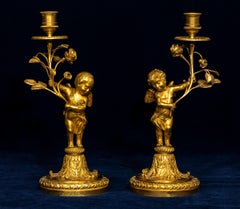 Paar Ormolu-Kerzenleuchter in Form eines Amors aus dem 18. Jahrhundert mit Ormolu-Rosen