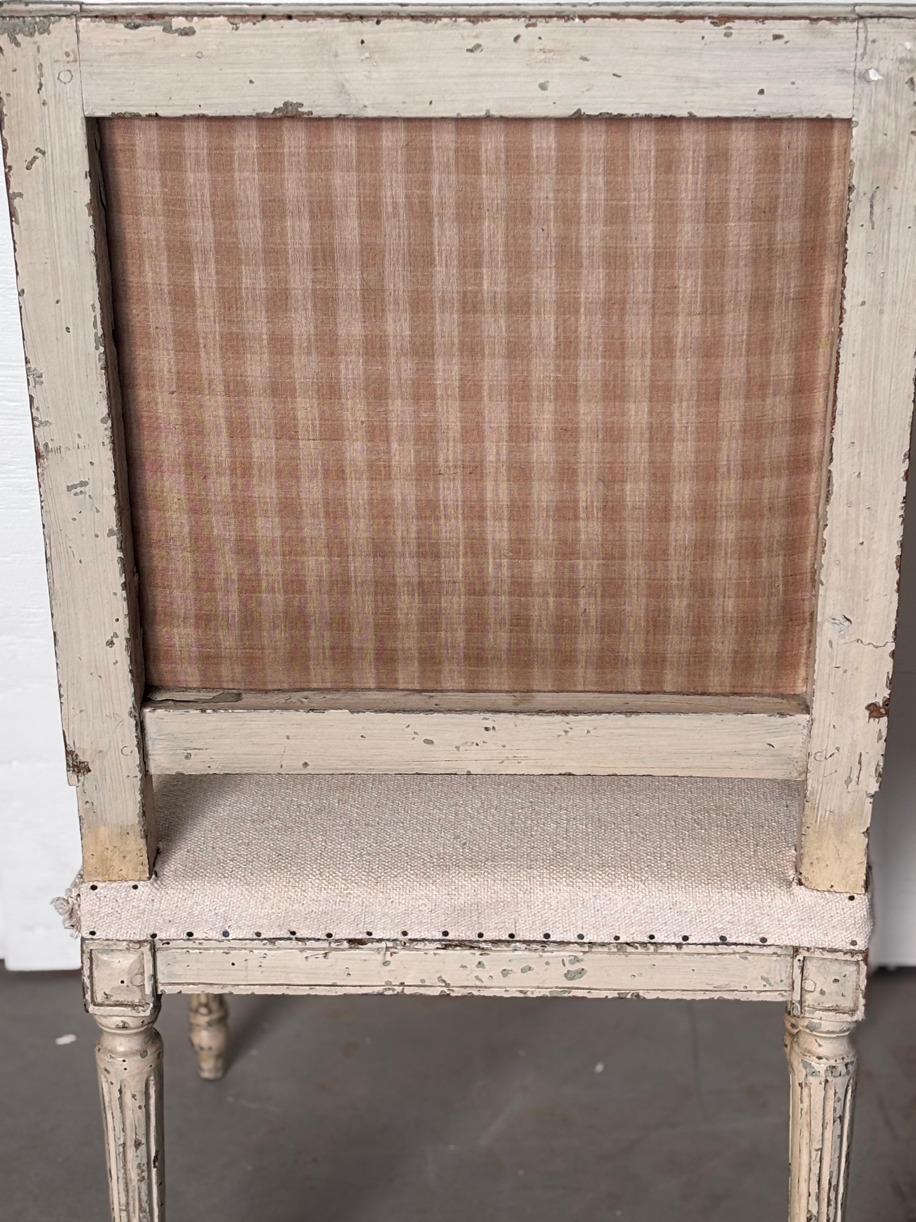 Paire de chaises Louis XVI peintes du 18ème siècle en vente 6