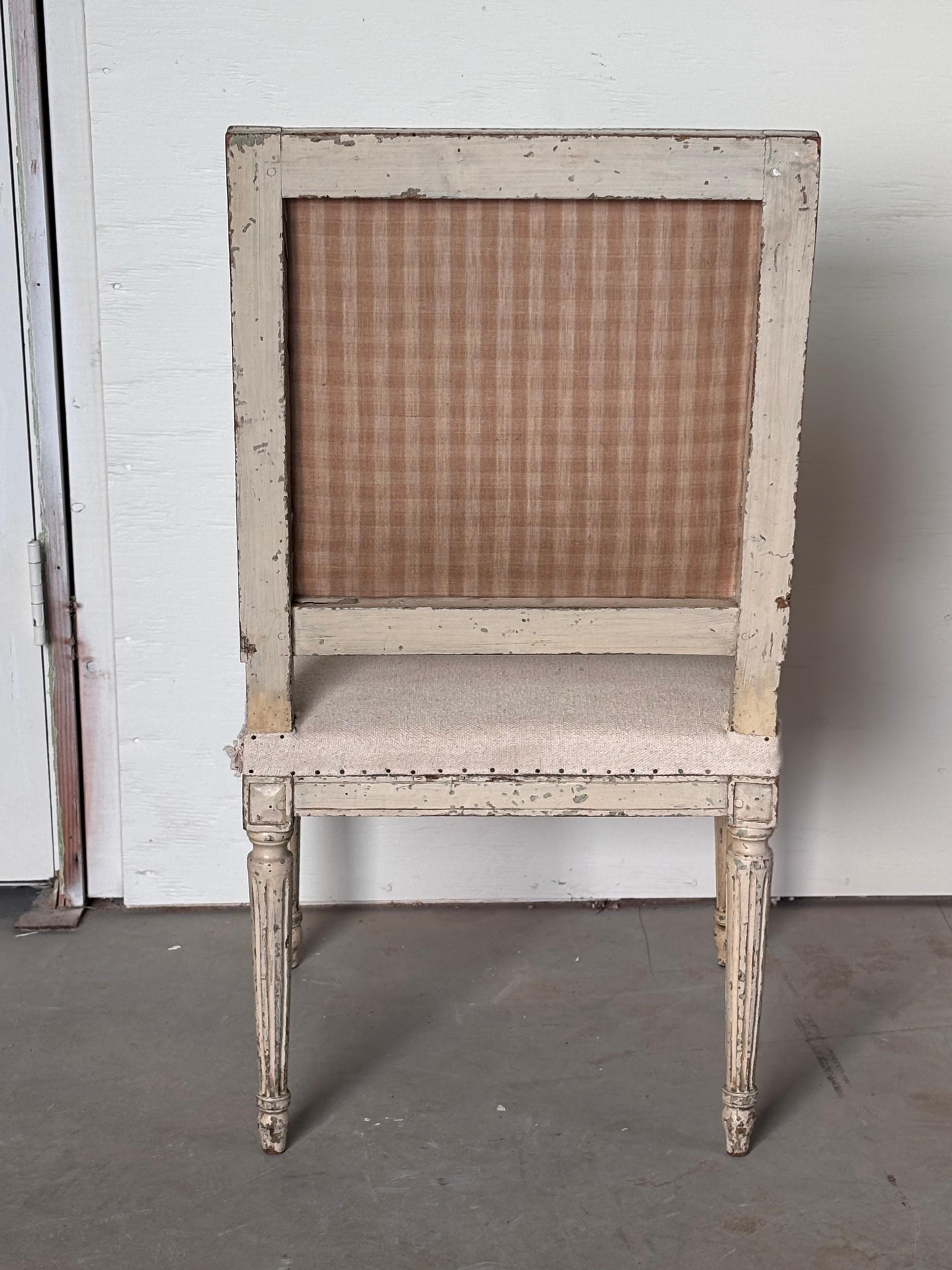 Paire de chaises Louis XVI peintes du 18ème siècle en vente 5