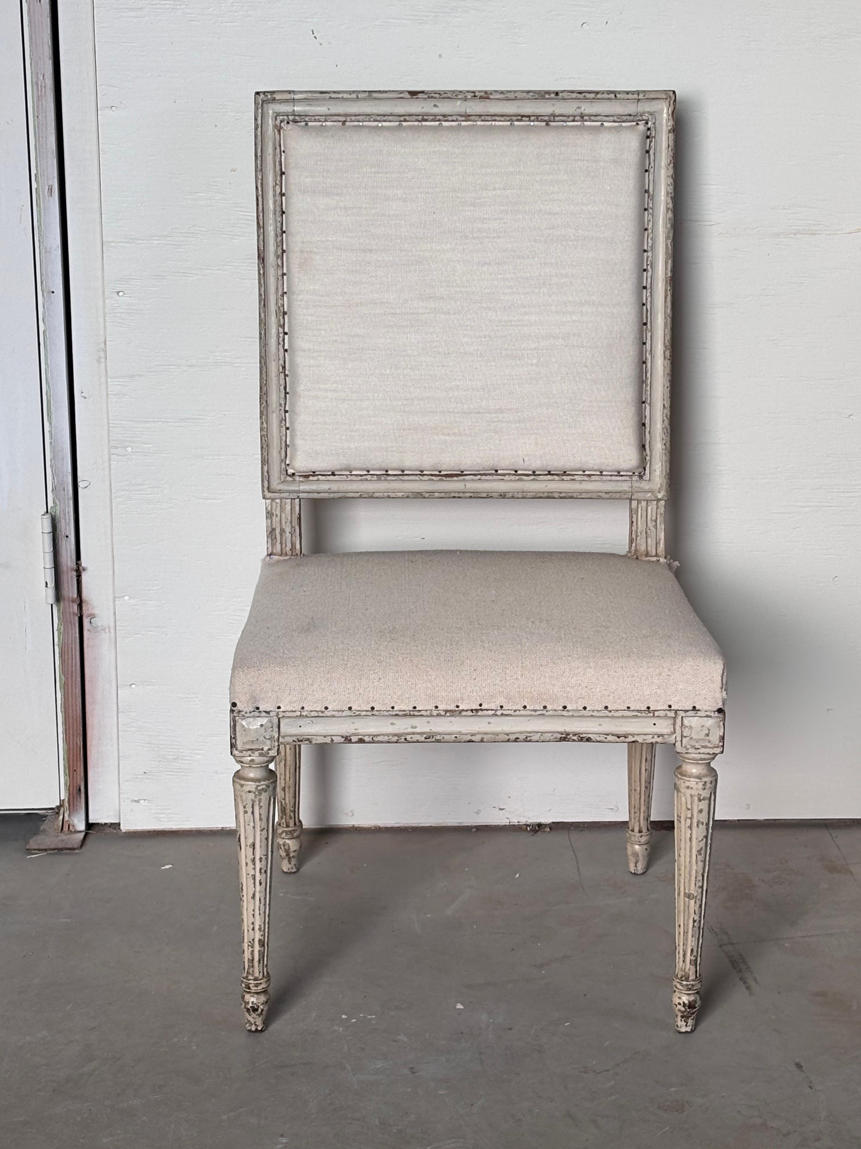 Tissu d'ameublement Paire de chaises Louis XVI peintes du 18ème siècle en vente