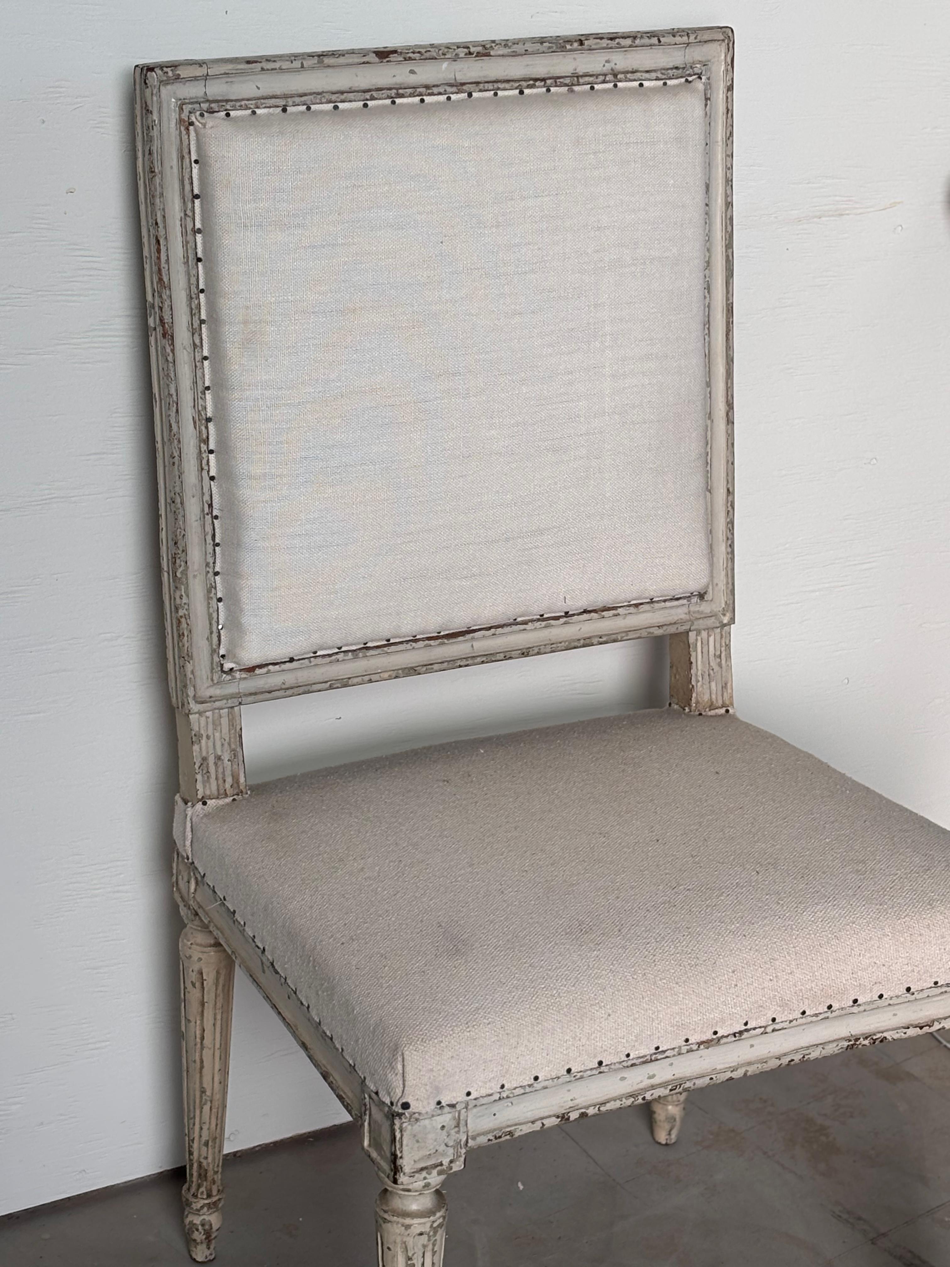 Paire de chaises Louis XVI peintes du 18ème siècle en vente 1