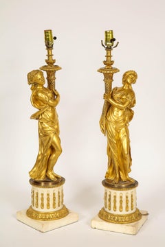 Paar vergoldete Bronzefiguren von Jungfrauen als Lampen aus der Louis-XVI-Periode des 18. Jahrhunderts