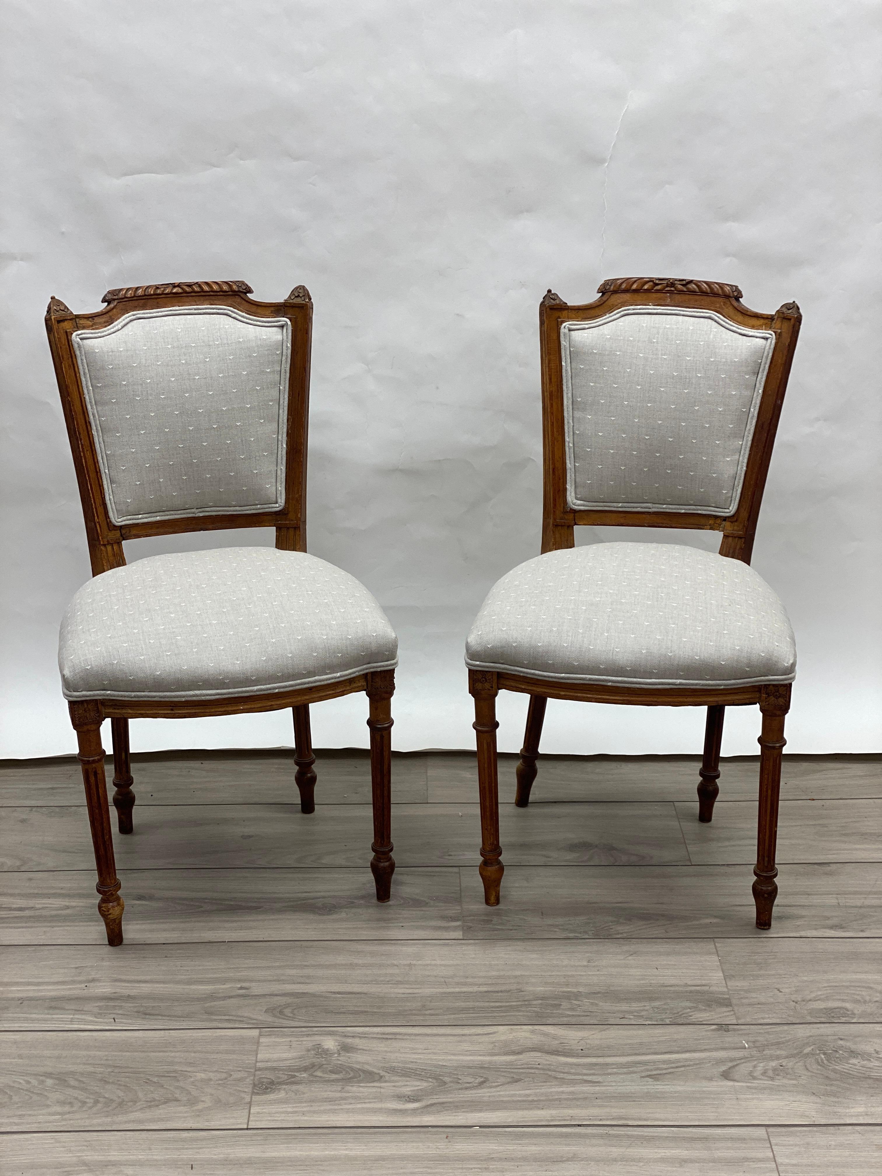 Wonderful pair of newly upholstered period French Louis XVI walnut side chairs. Fresh Upholstery, good condition. 
Measures: 33