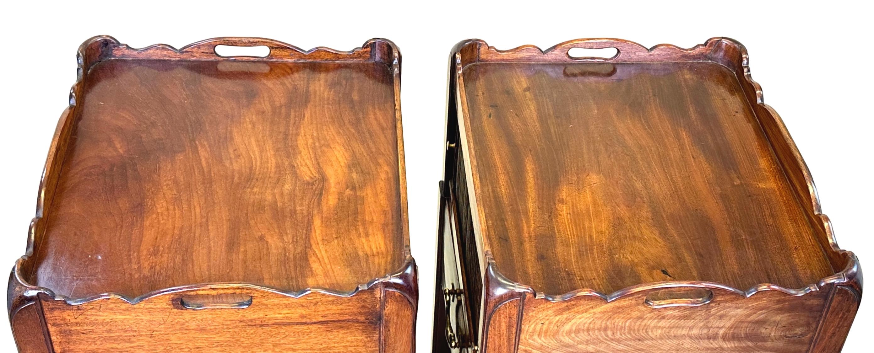 Georgien Paire de tables de nuit de chevet en acajou du XVIIIe siècle en vente