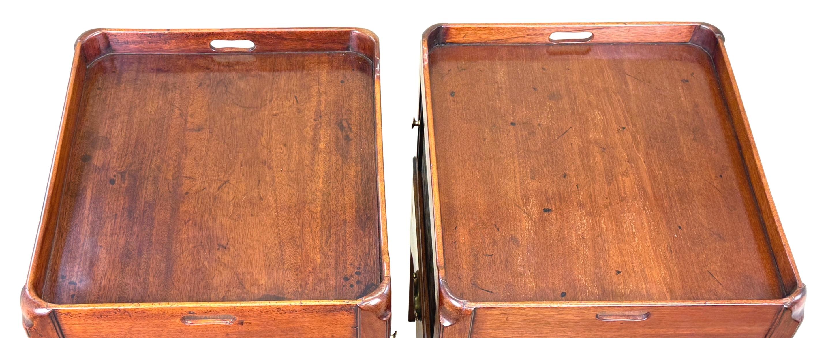 Georgian Pair Of 18th Century Mahogany Bedside Night Tables For Sale