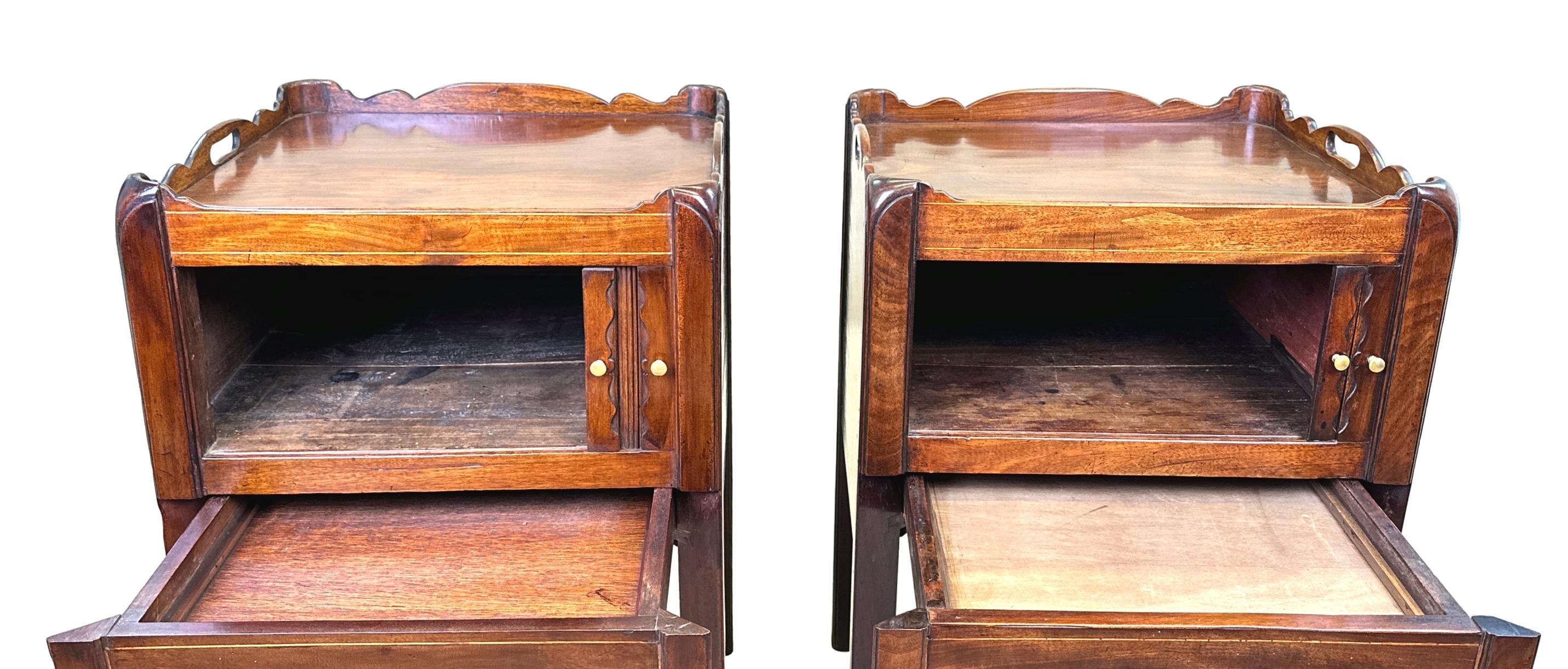 Georgian Pair Of 18th Century Mahogany Bedside Night Tables For Sale