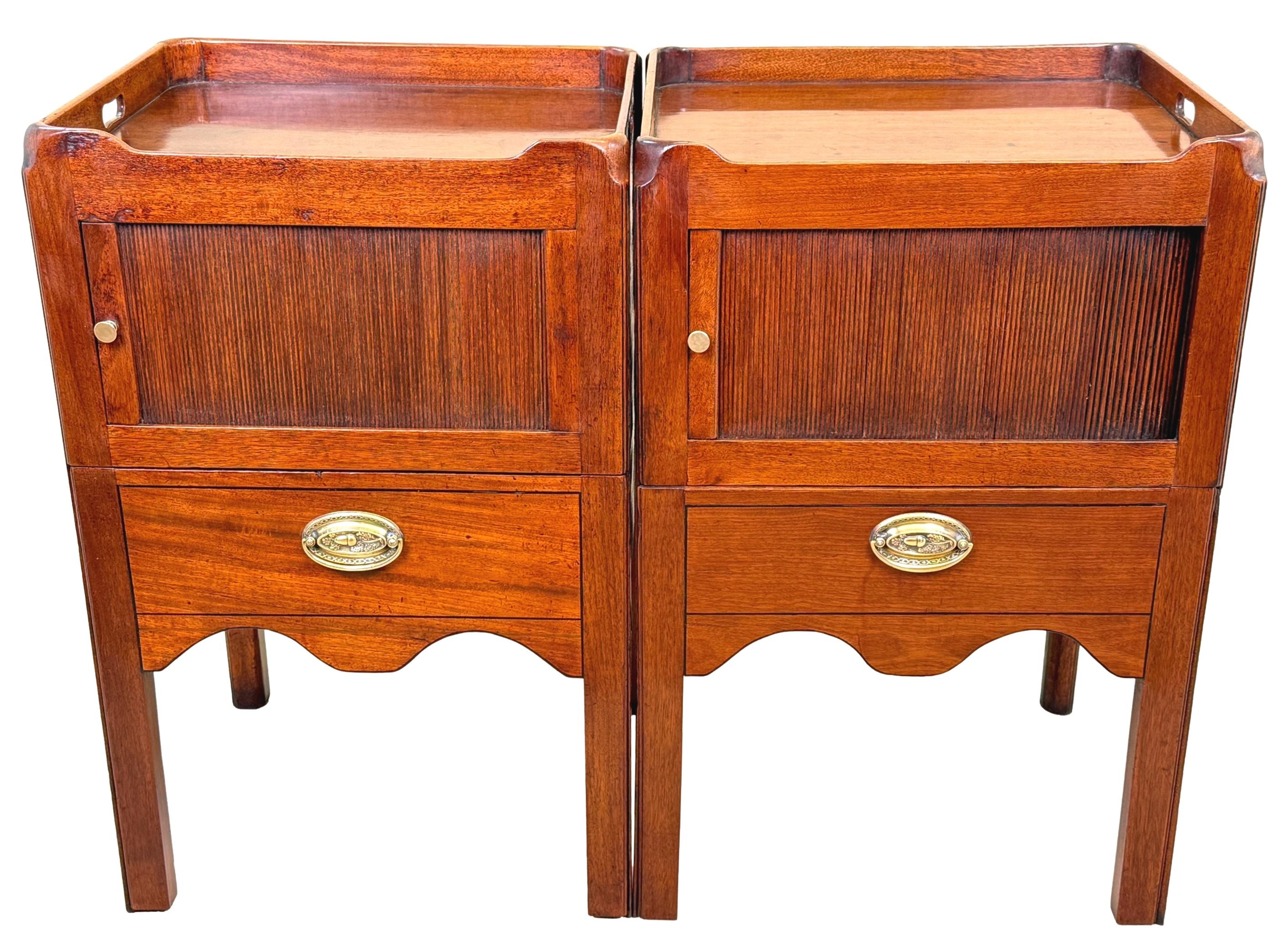 Pair Of 18th Century Mahogany Bedside Night Tables For Sale 2