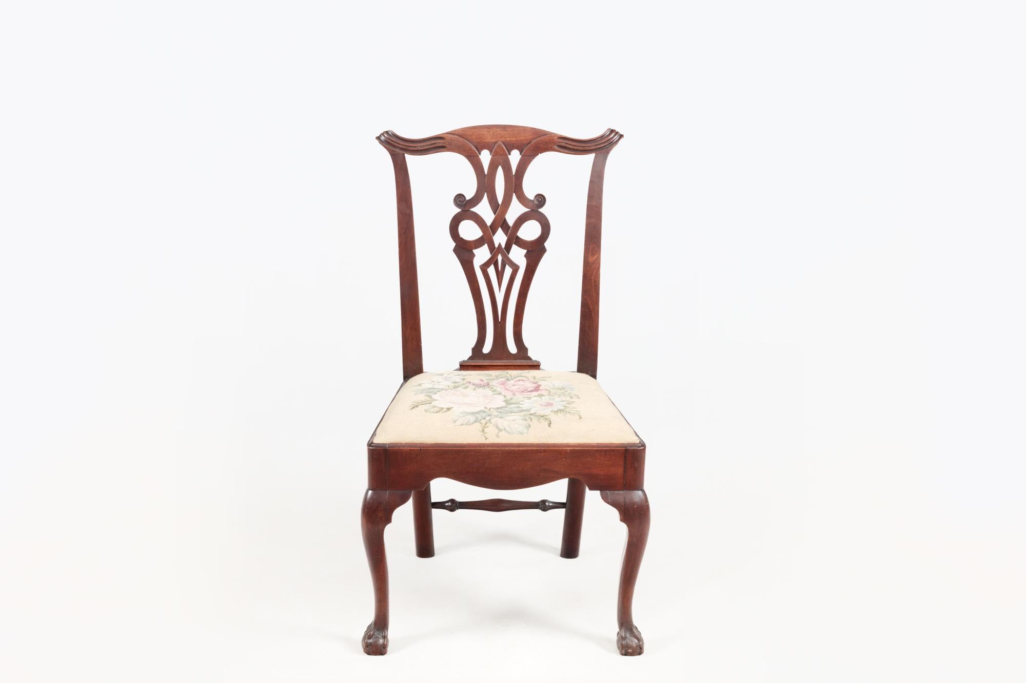 irlandais Paire de chaises de style Chippendale en acajou du 18ème siècle en vente