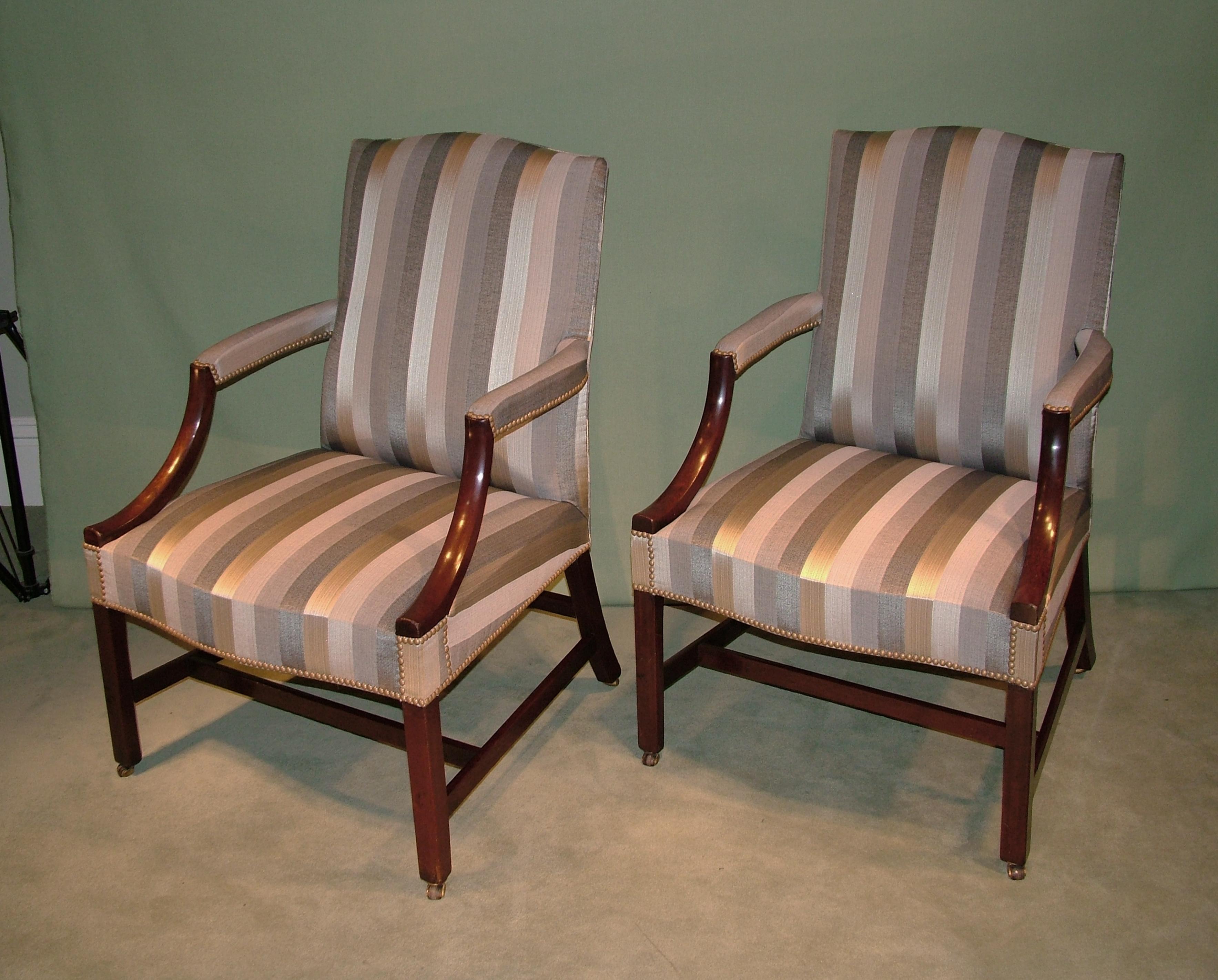 English Pair of 18th Century Mahogany Gainsborough Armchairs For Sale