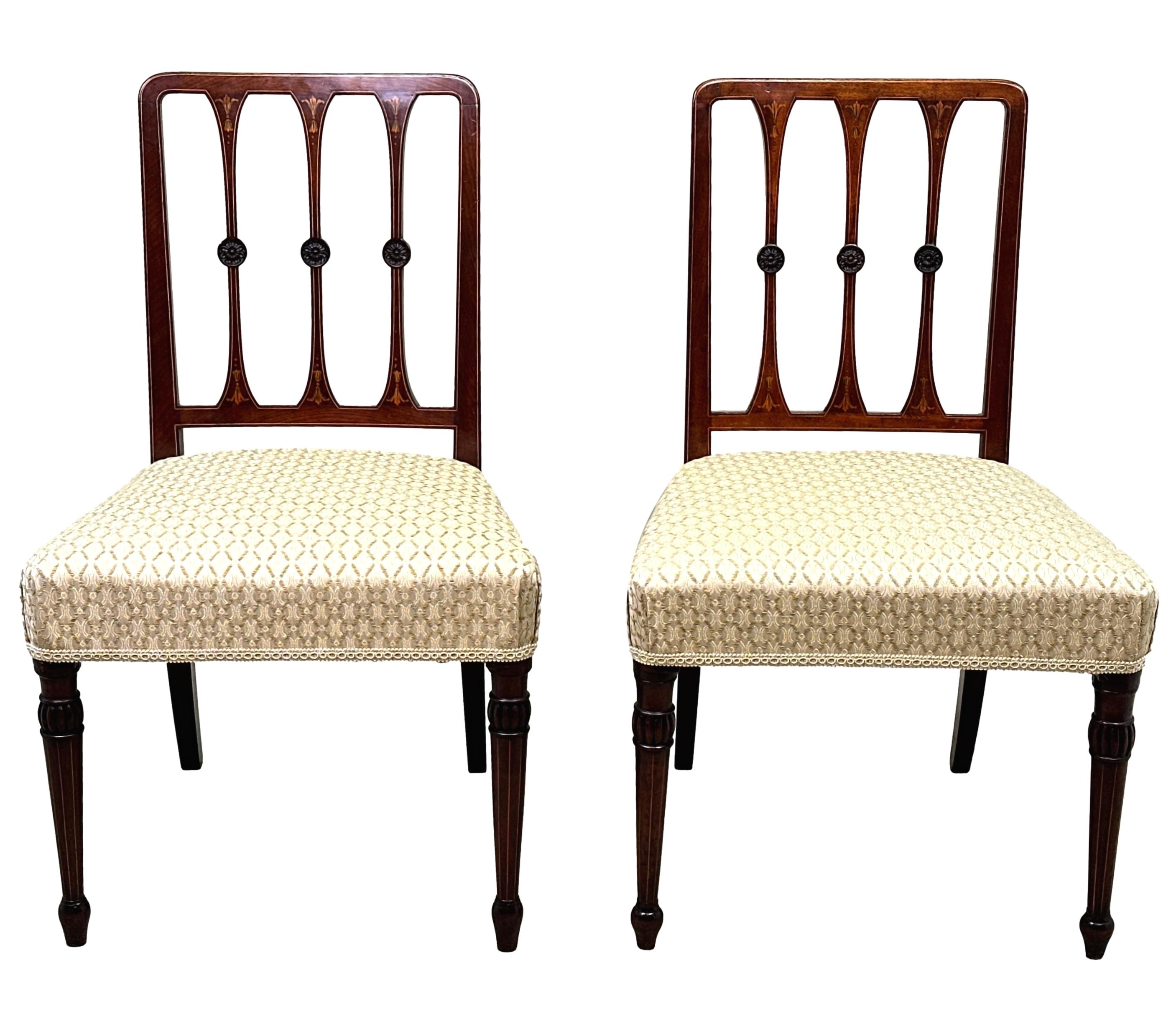 Paire de chaises d'appoint Sheraton en acajou du 18ème siècle en vente 4
