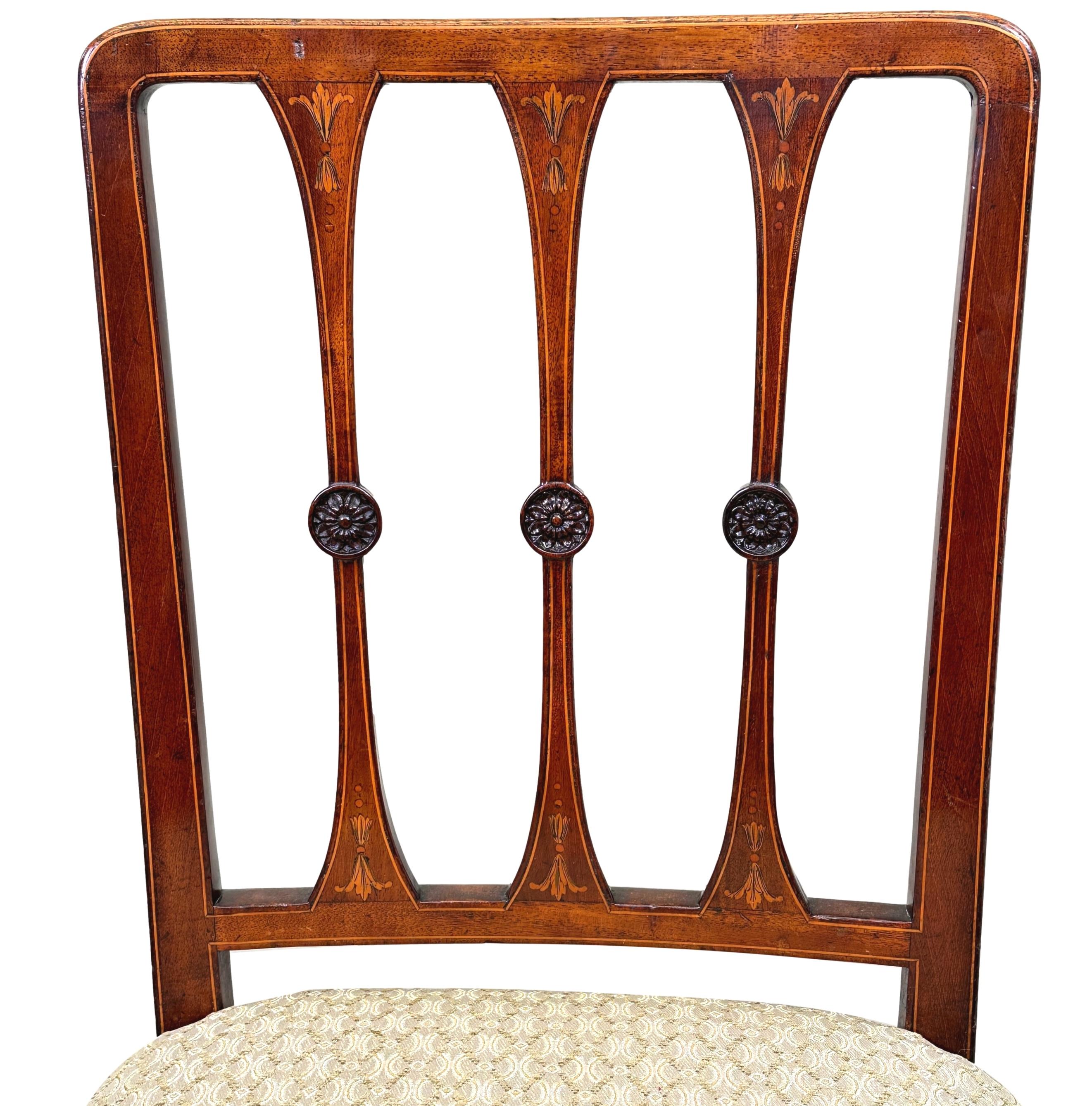Paire de chaises d'appoint Sheraton en acajou du 18ème siècle Bon état - En vente à Bedfordshire, GB