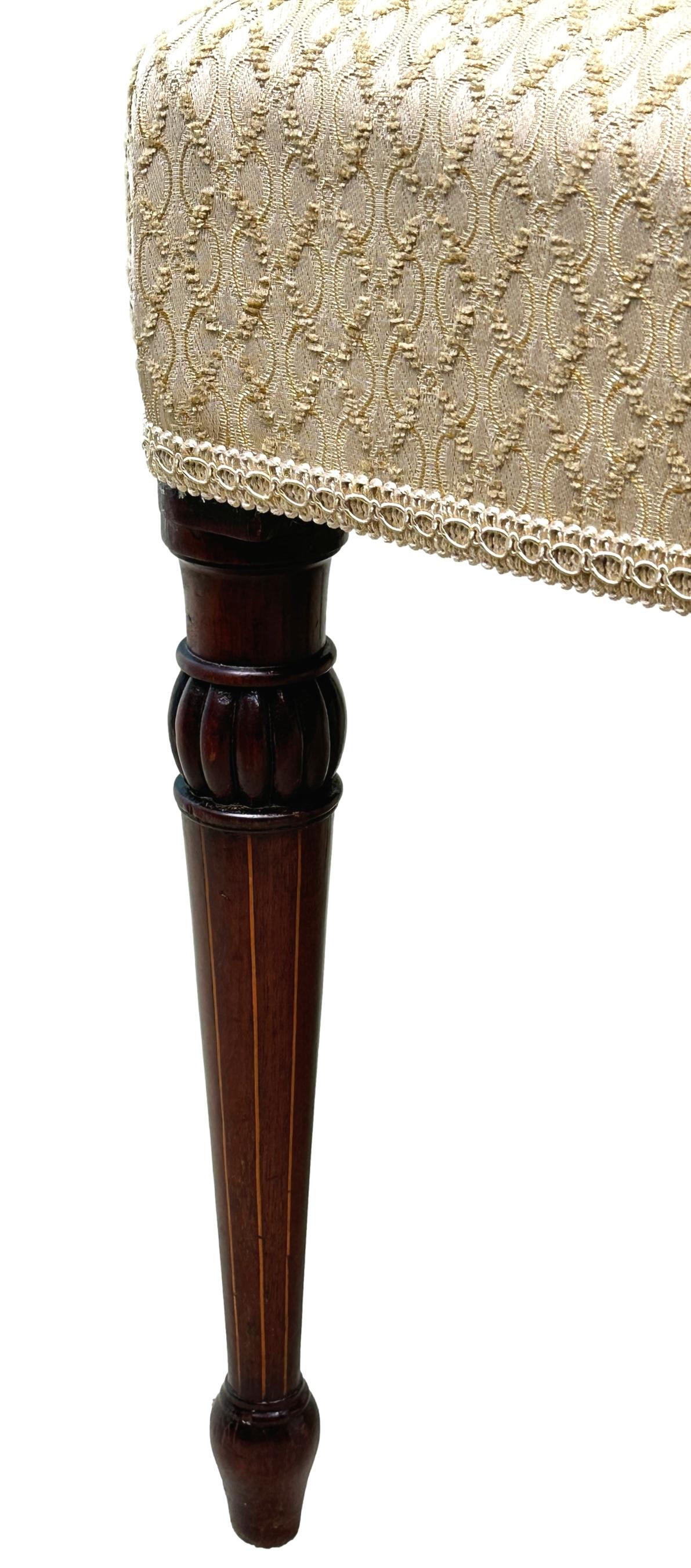 Ormeau Paire de chaises d'appoint Sheraton en acajou du 18ème siècle