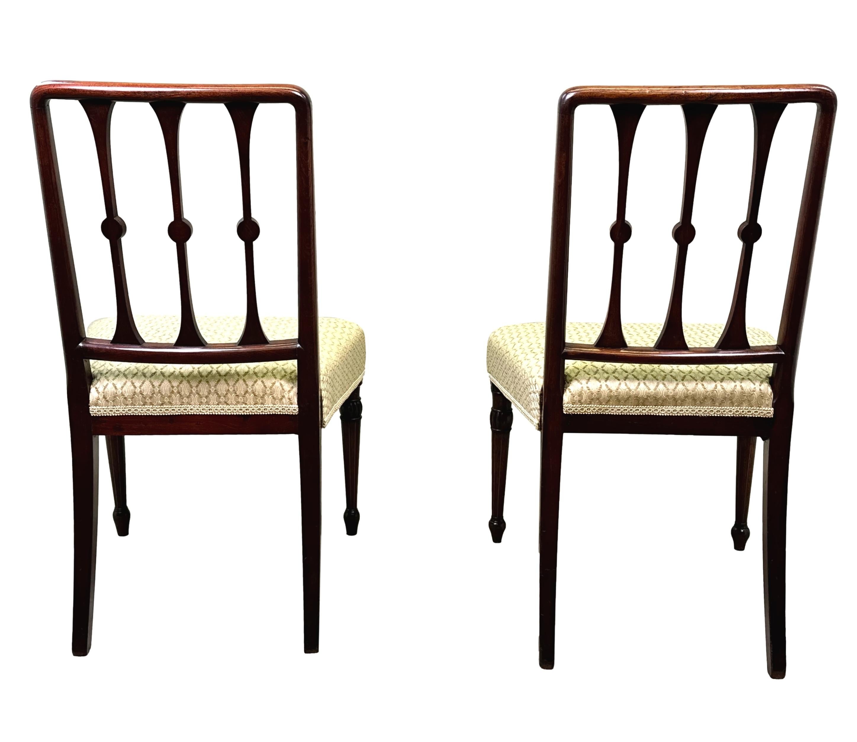 Paire de chaises d'appoint Sheraton en acajou du 18ème siècle 3