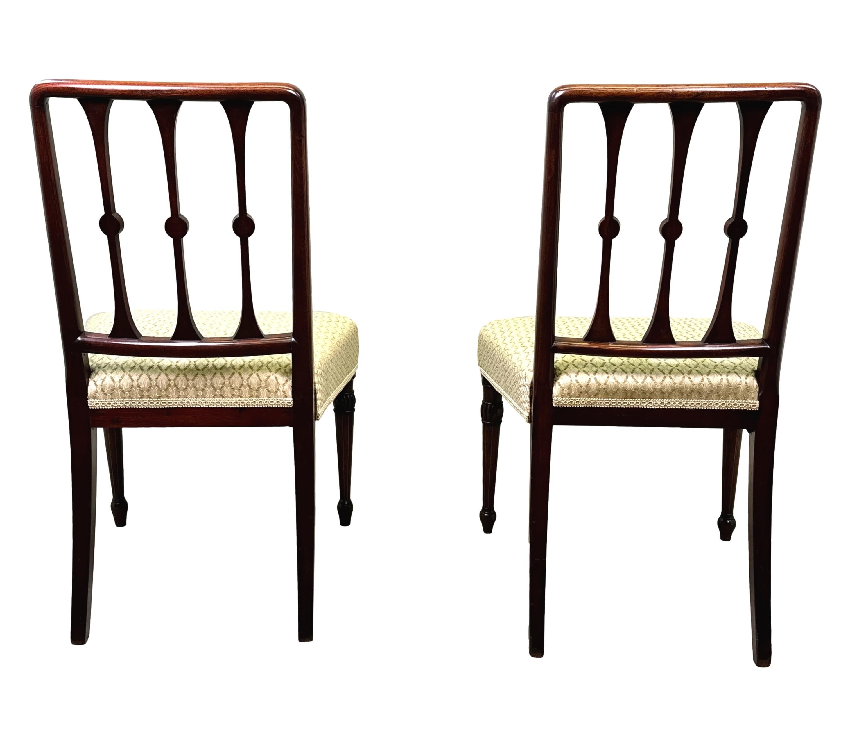 Paire de chaises d'appoint Sheraton en acajou du 18ème siècle en vente 3