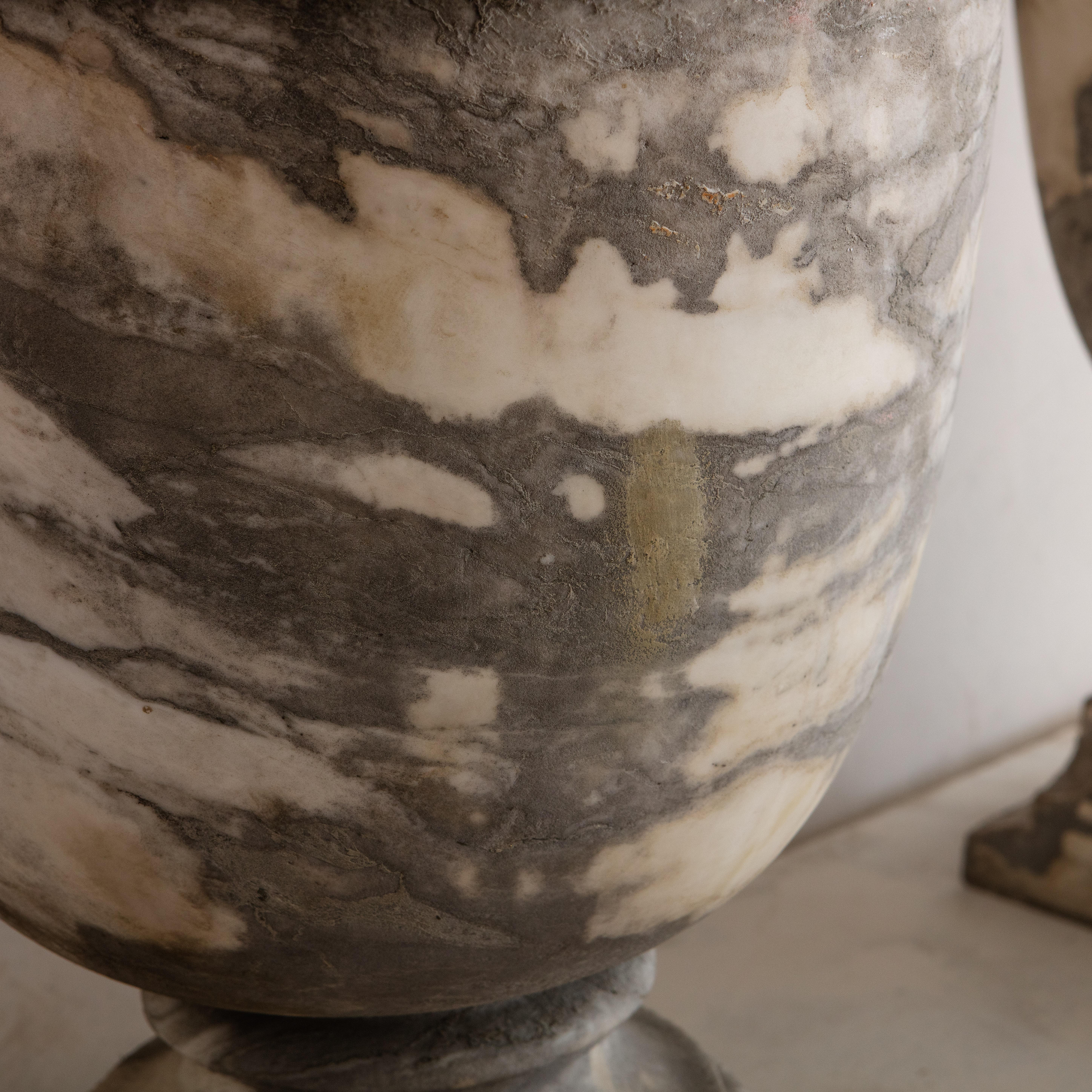 Pair of 18th Century Marble Planter Urns In Good Condition In Chicago, IL