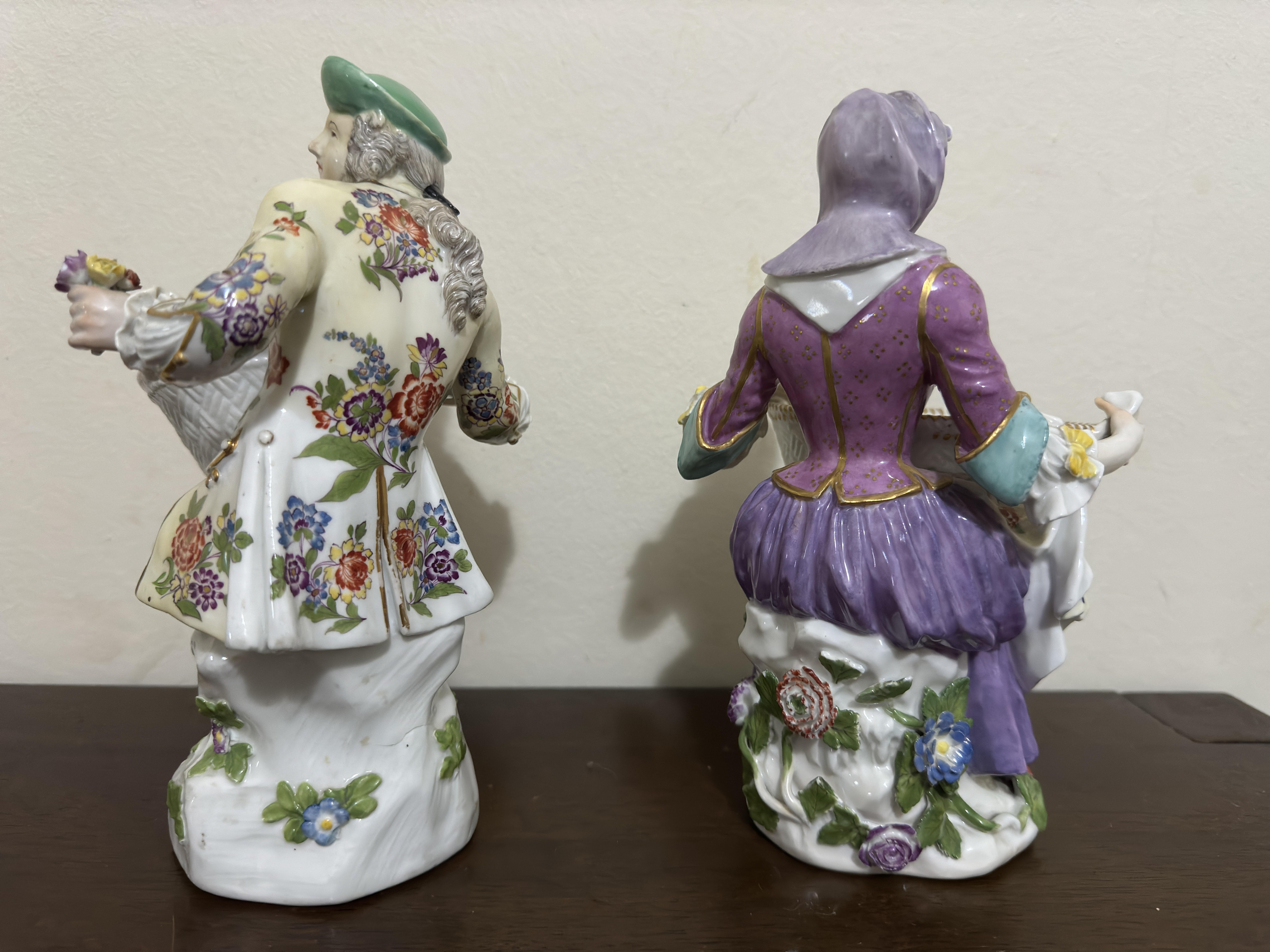 German Pair of 18th Century Meissen Porcelain Bouquetiere Figures For Sale