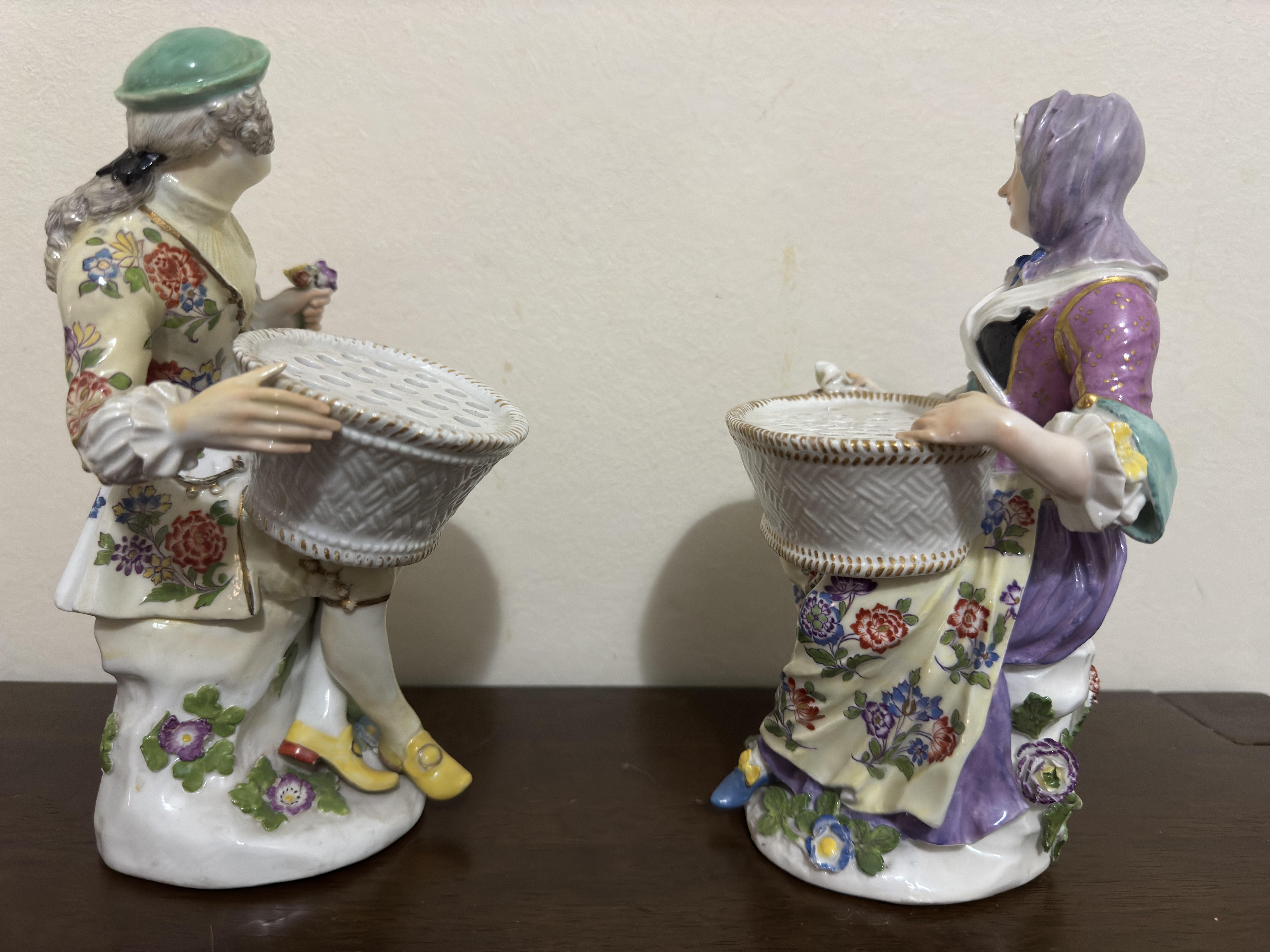 Mid-18th Century Pair of 18th Century Meissen Porcelain Bouquetiere Figures For Sale