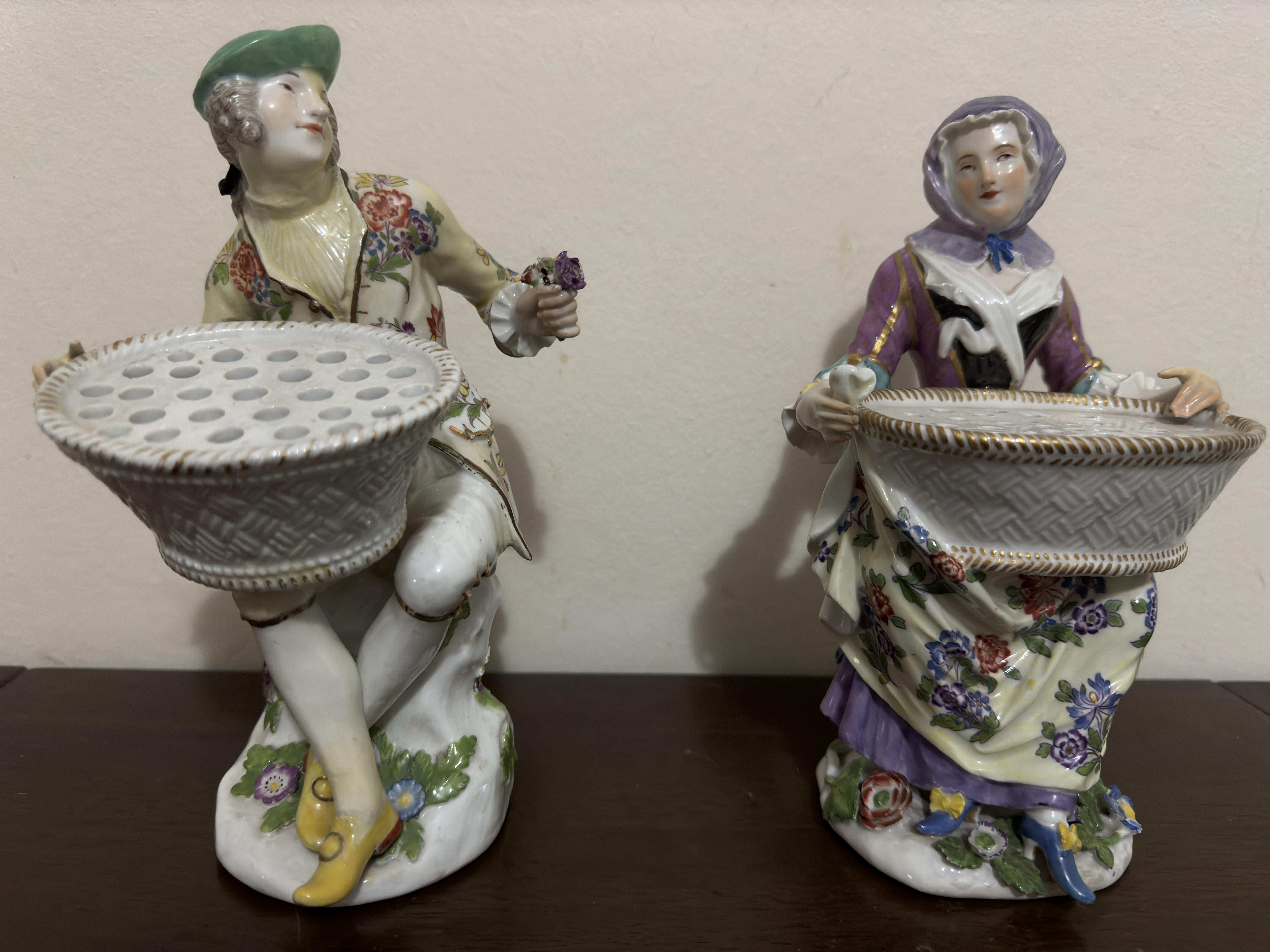 Pair of 18th Century Meissen Porcelain Bouquetiere Figures For Sale 2