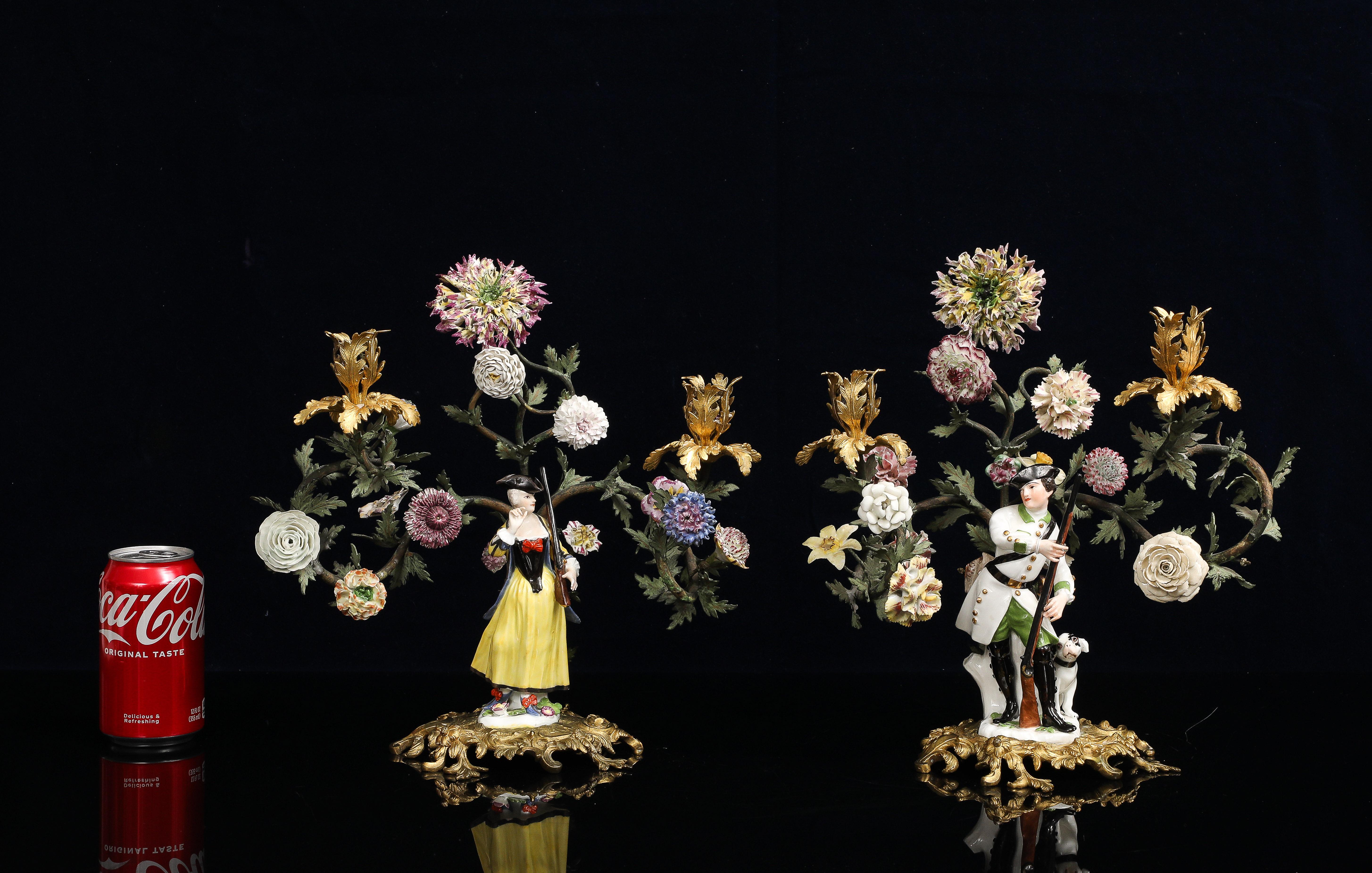 Paar Meissen Porcelain Figural & Ormolu Mounted Candelabras aus dem 18. (Vergoldet) im Angebot