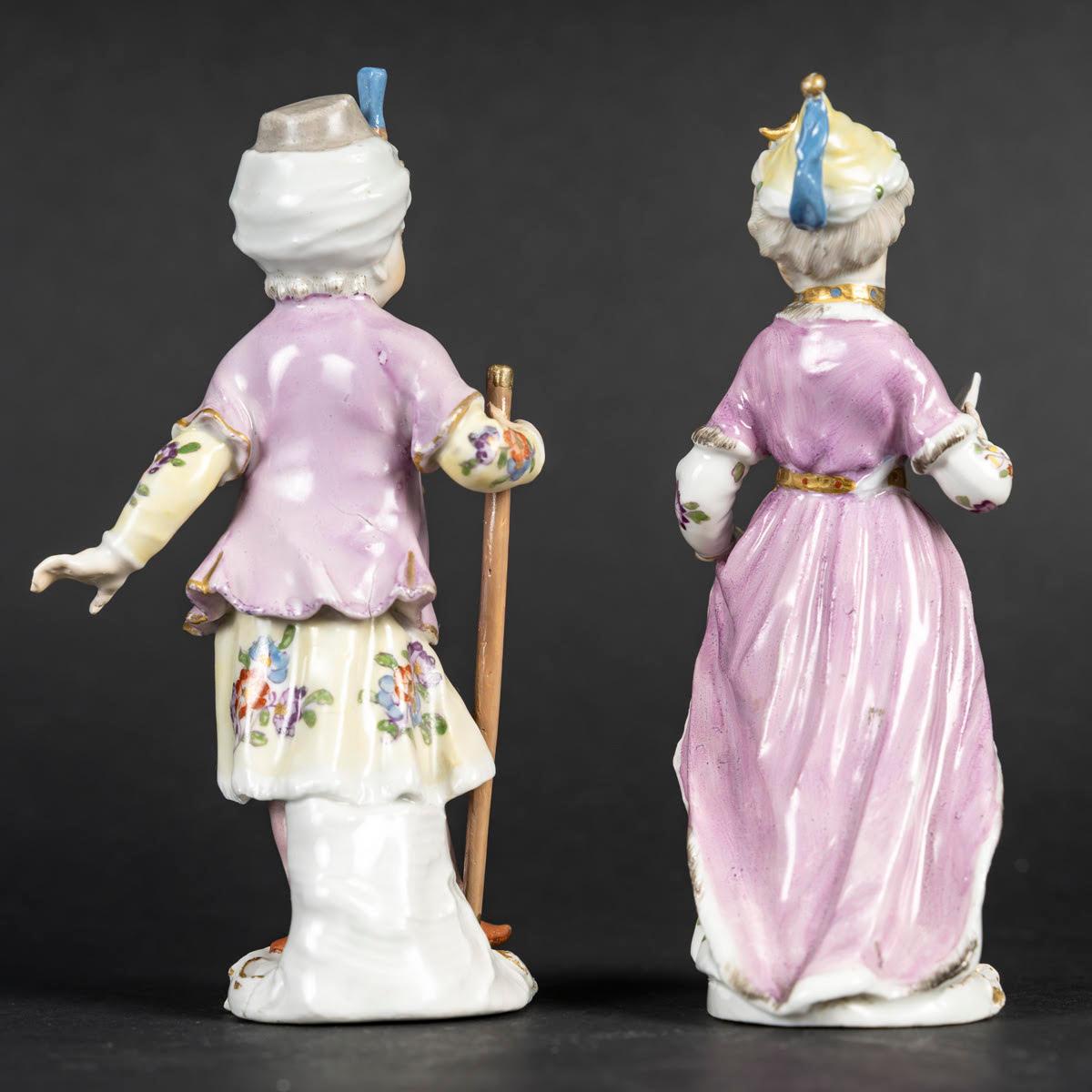 Fino al XVIII secolo Coppia di soggetti in Meissen Porcelain del XVIII secolo. in vendita