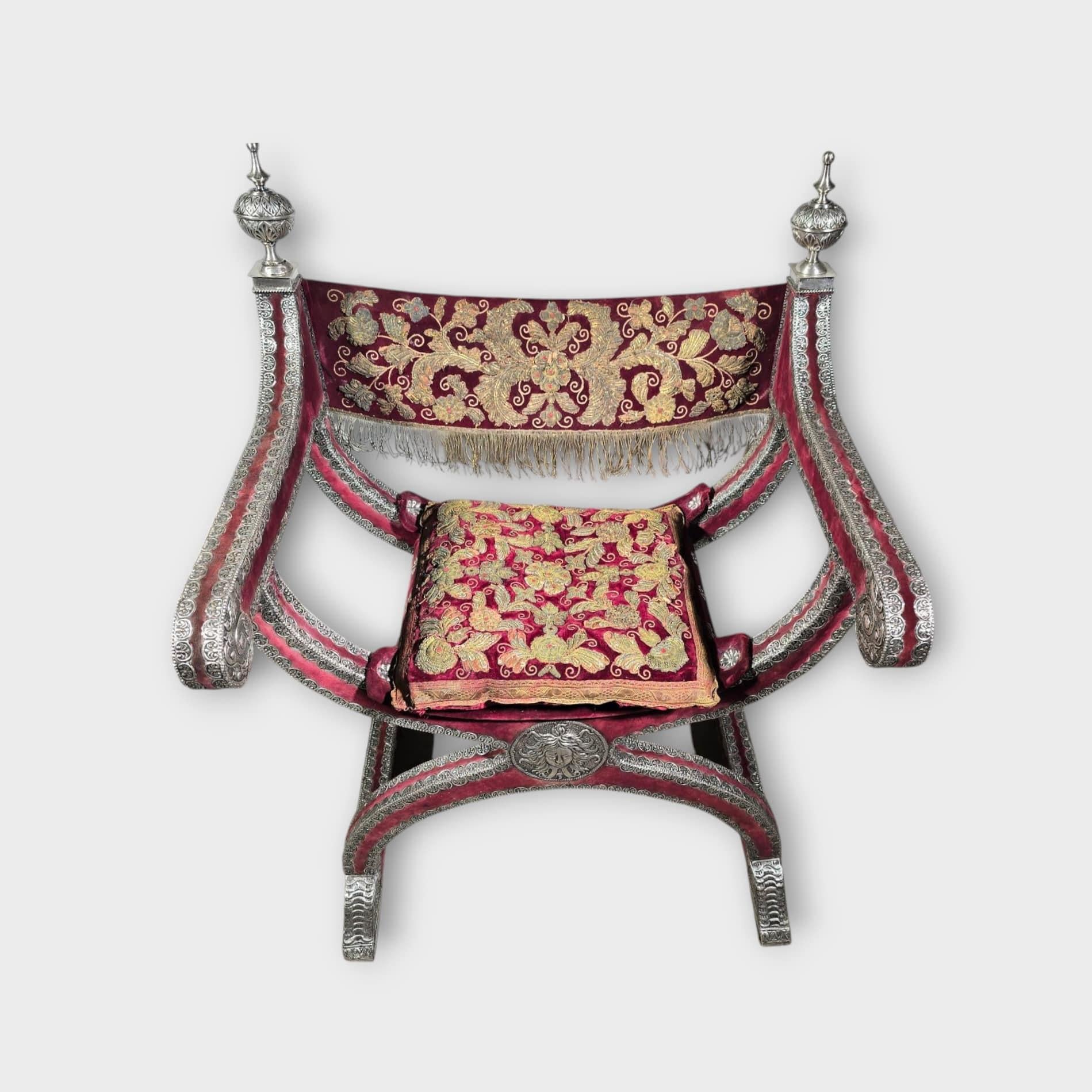 Coppia di poltrone messicane coloniali in argento del XVIII secolo (Jamugas) in vendita 5