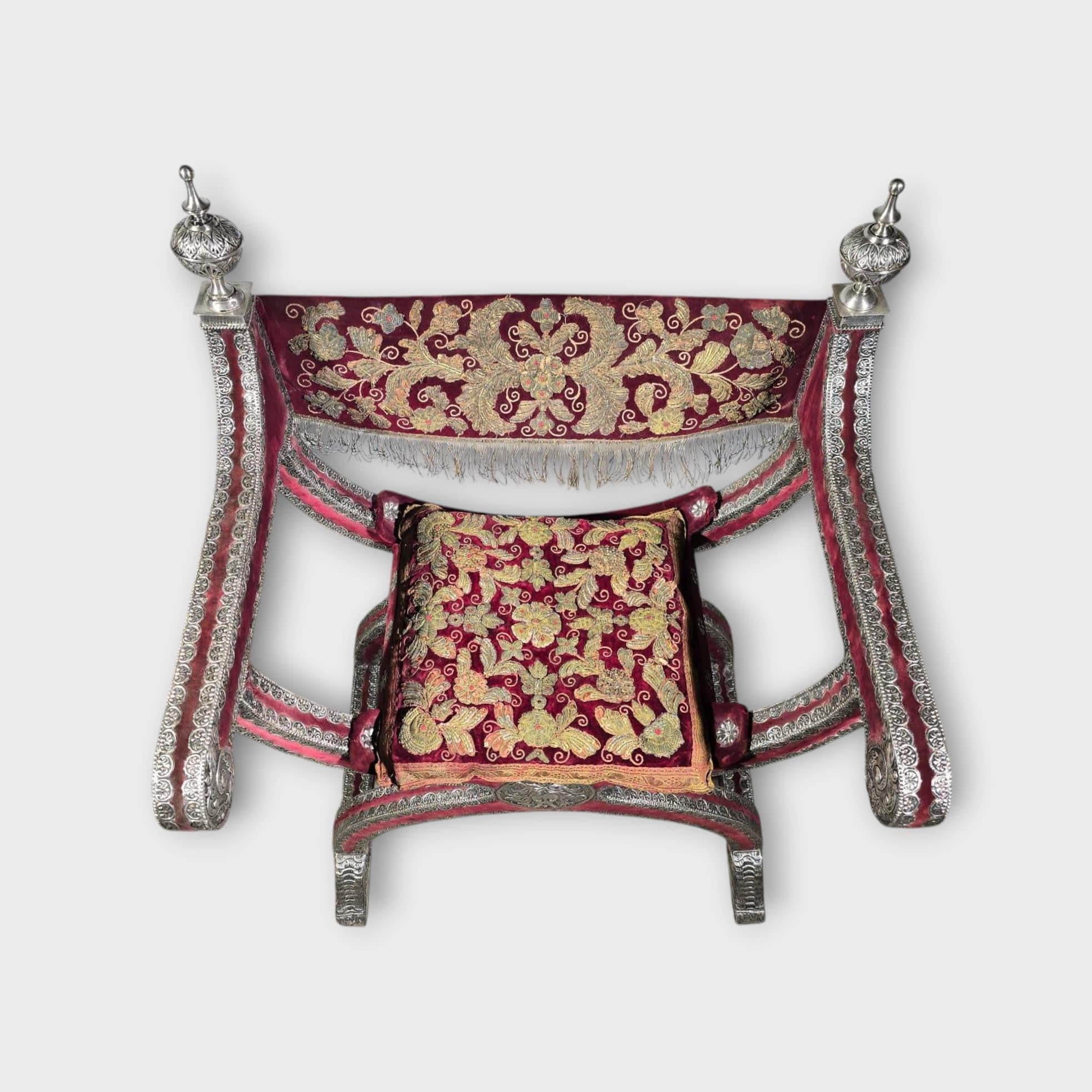 Coppia di poltrone messicane coloniali in argento del XVIII secolo (Jamugas) in vendita 6